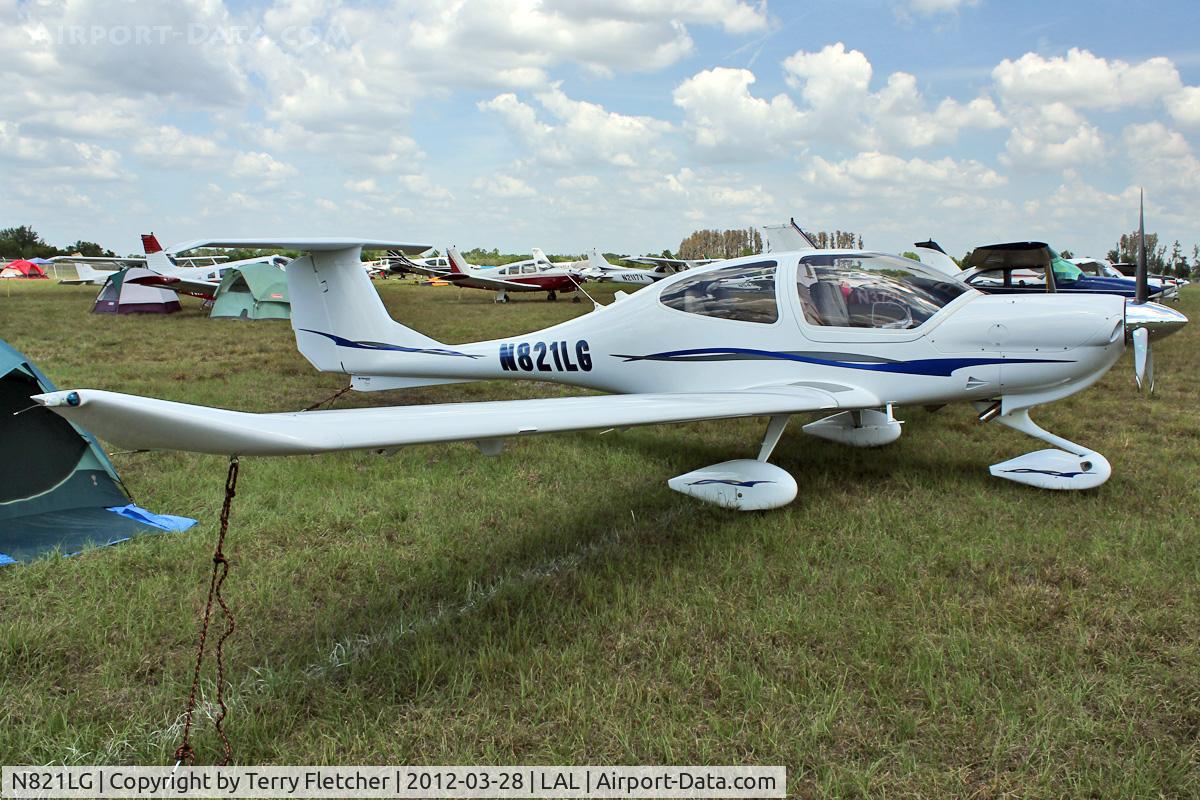 N821LG, 2007 Diamond DA-40 Diamond Star C/N 40.816, At 2012 Sun N Fun