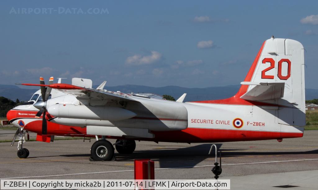 F-ZBEH, Grumman TS-2A/Conair Turbo Firecat C/N 410, Parked