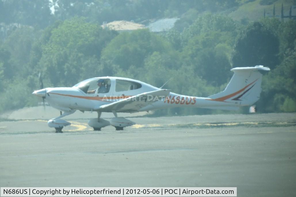 N686US, 2006 Diamond DA-40 Diamond Star C/N 40.640, Entering transient parking