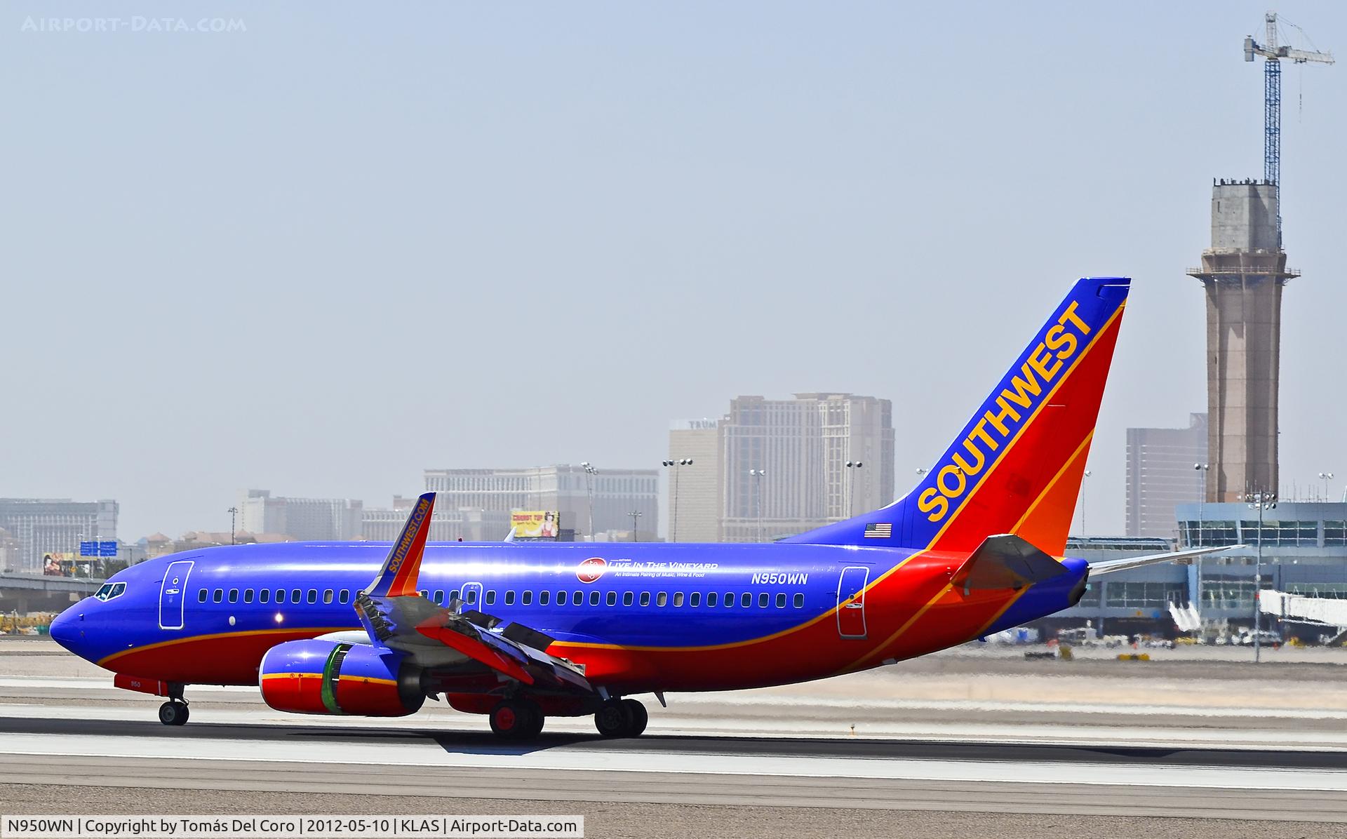 N950WN, 2010 Boeing 737-7H4 C/N 36664, N950WN Southwest Airlines Boeing 737-7H4 C/N 36664

- Las Vegas - McCarran International (LAS / KLAS)
USA - Nevada, May 10, 2012
Photo: Tomás Del Coro