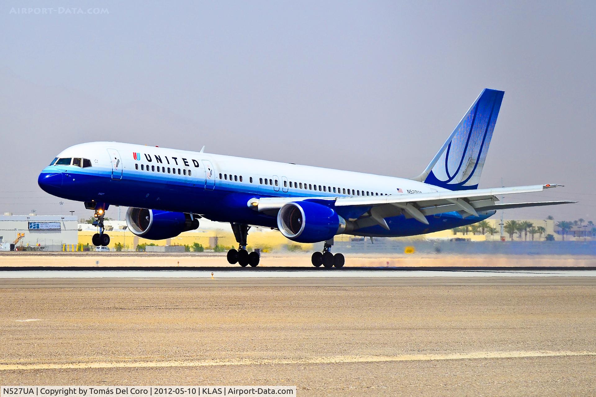 N527UA, 1991 Boeing 757-222F C/N 24995, N527UA United Airlines 1991 Boeing 757-222 C/N 24995

- Las Vegas - McCarran International (LAS / KLAS)
USA - Nevada, May 10, 2012
Photo: Tomás Del Coro