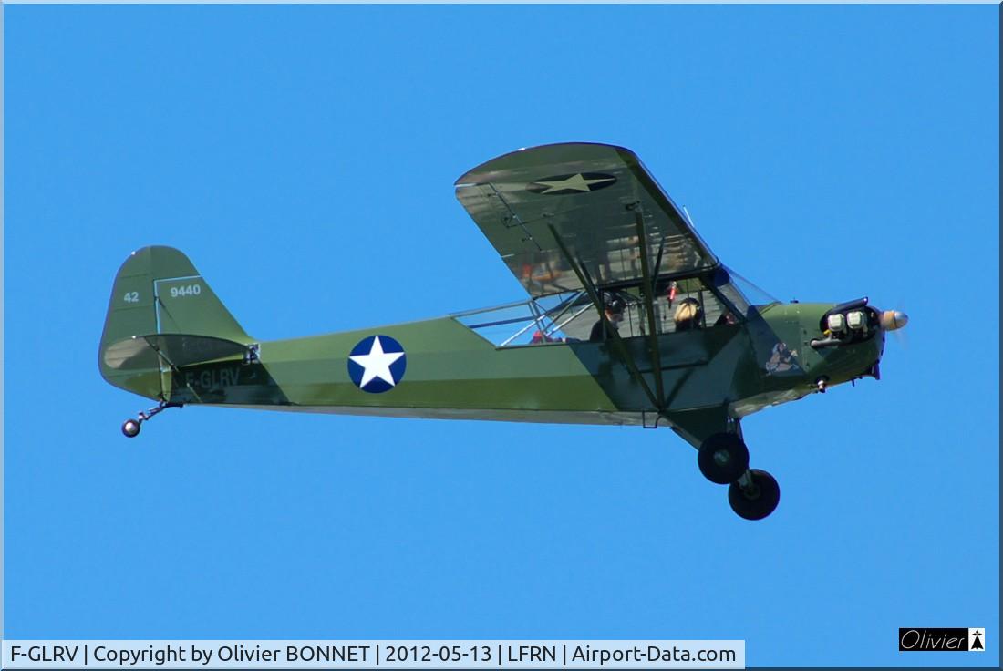 F-GLRV, Piper L-4B Grasshopper C/N 9440, Taking off RWY 10 at Rennes