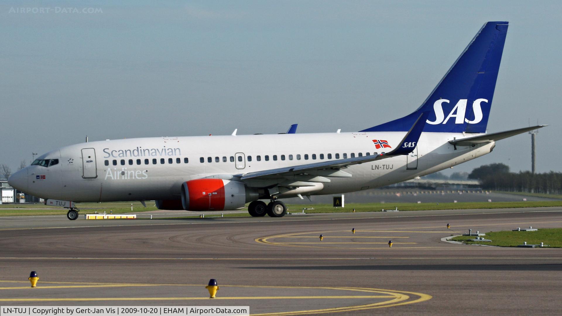LN-TUJ, 2001 Boeing 737-705 C/N 29095, Taxiing out