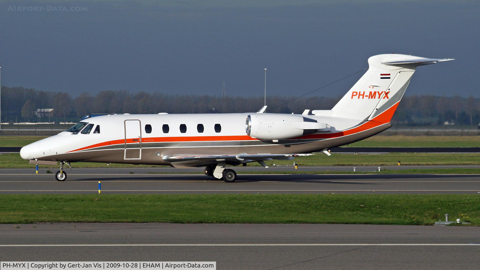 PH-MYX, 2000 Cessna 650 Citation VII C/N 650-7117, Just landed at rw18C