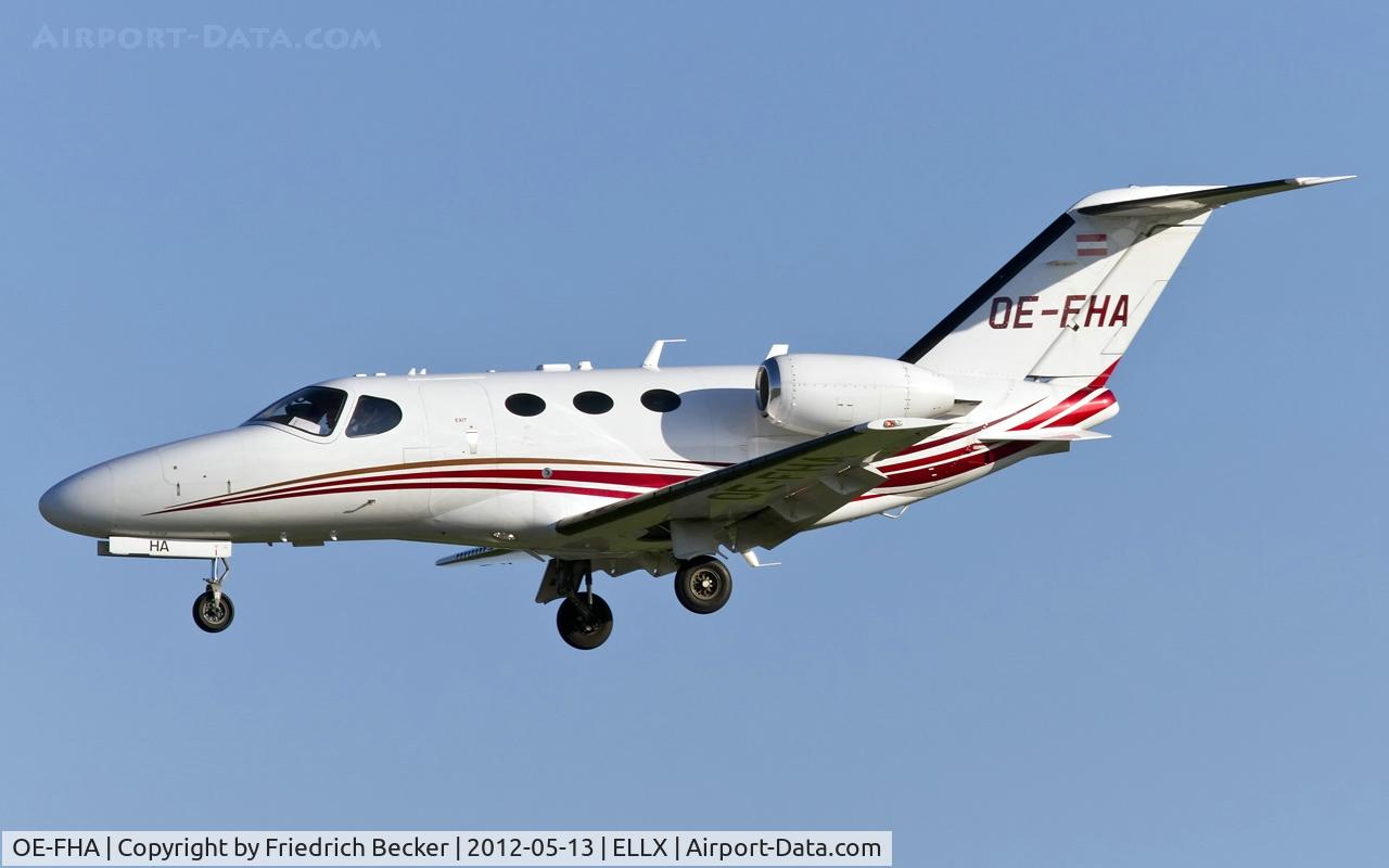 OE-FHA, 2008 Cessna 510 Citation Mustang Citation Mustang C/N 510-0081, short final RW06