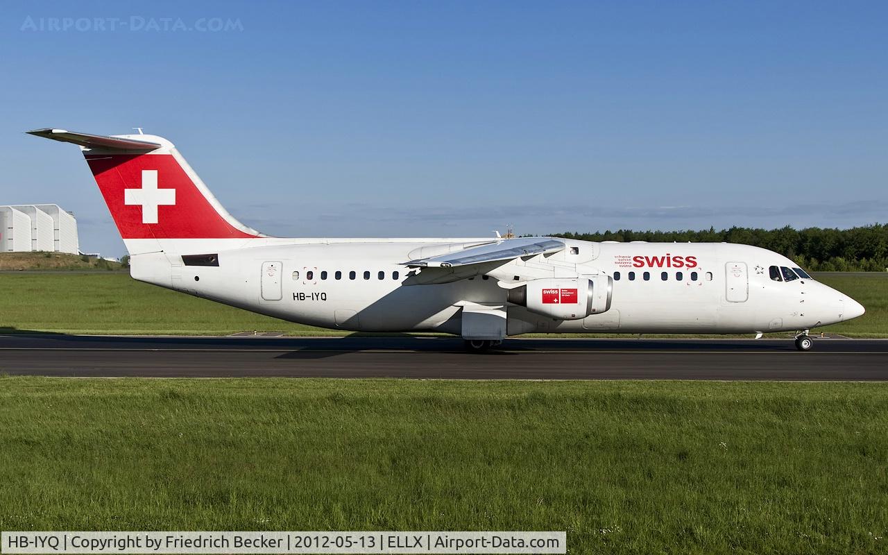 HB-IYQ, 2001 British Aerospace Avro 146-RJ100 C/N E3384, taxying to the active