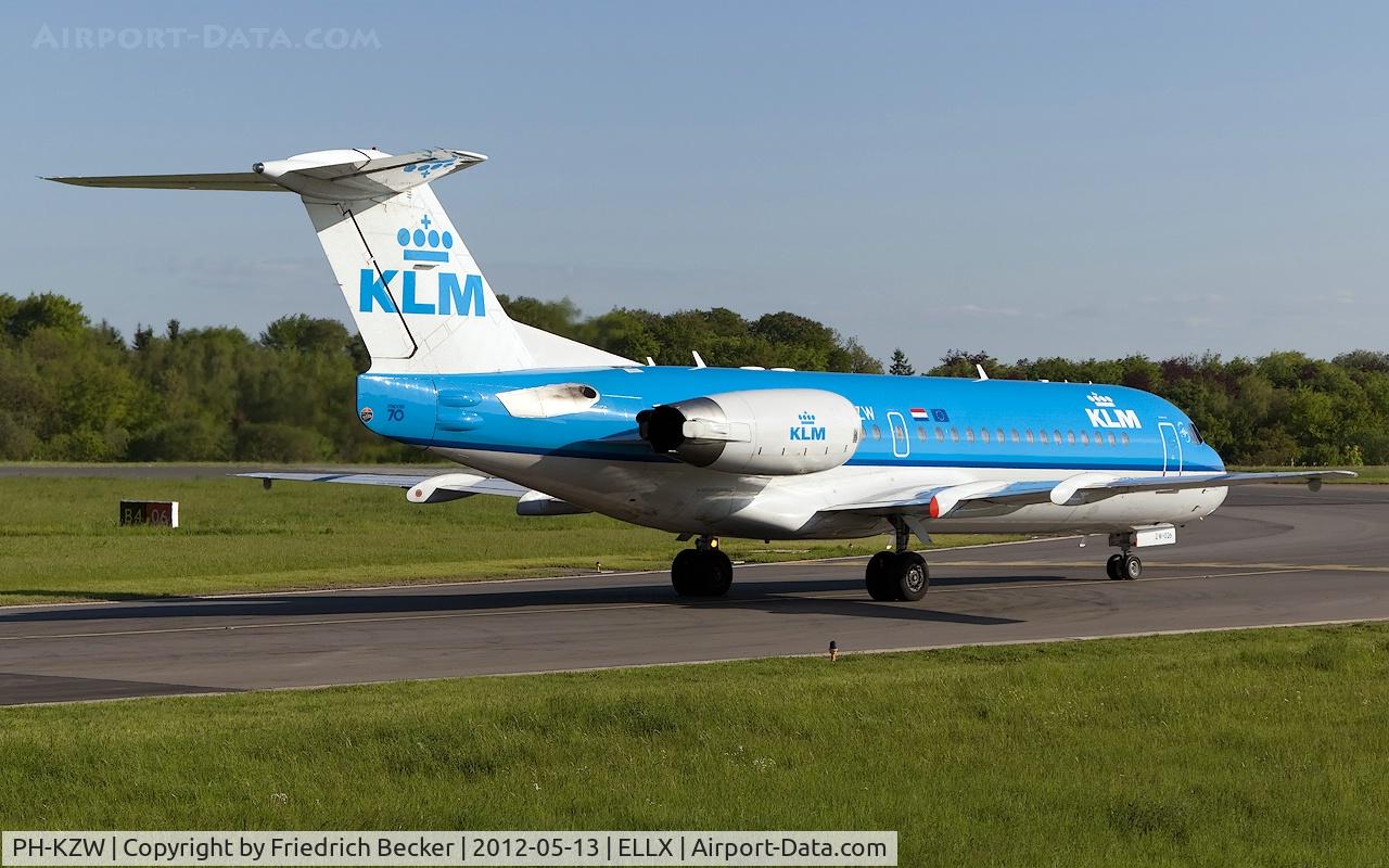 PH-KZW, 1995 Fokker 70 (F-28-0070) C/N 11558, holding point RW06