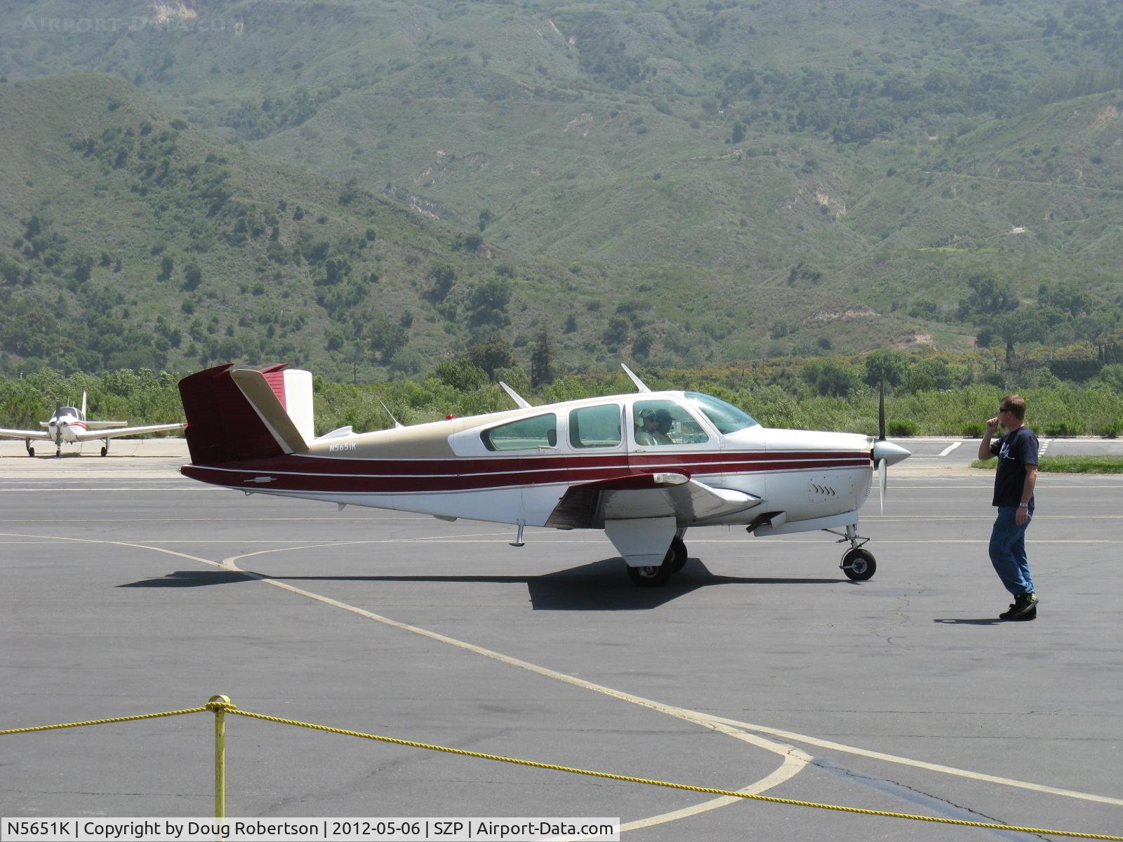 N5651K, 1964 Beech S35 Bonanza C/N D-7402, 1964 Beech S35 BONANZA, Continental IO-520-B 285 Hp, taxi