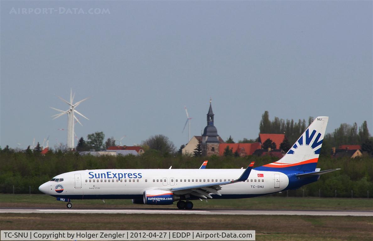 TC-SNU, 2010 Boeing 737-8HC C/N 40756, Roll out to the end on rwy 26R is approved....