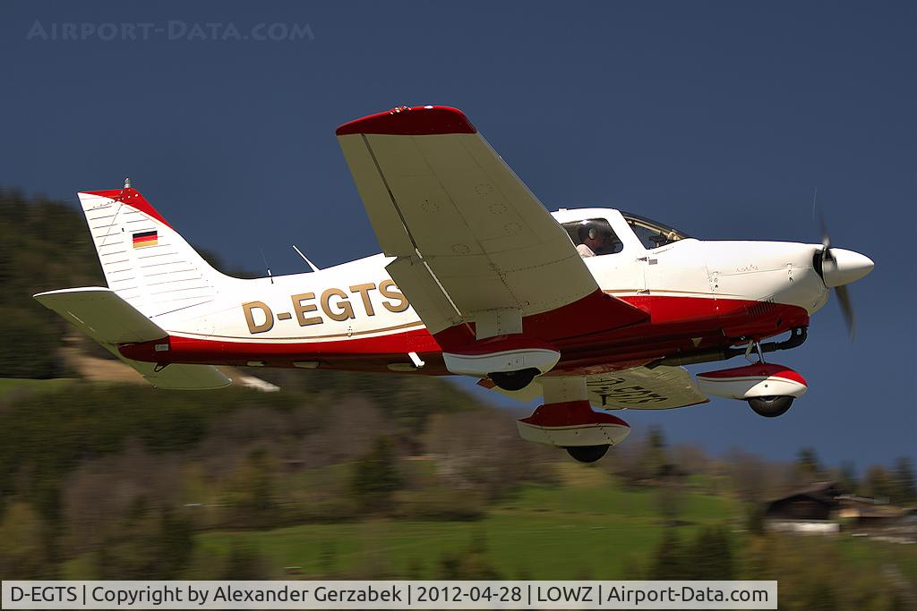 D-EGTS, 1982 Piper PA-28-181 C/N 28-8290111, owner unknown, on short finals for rwy 08
