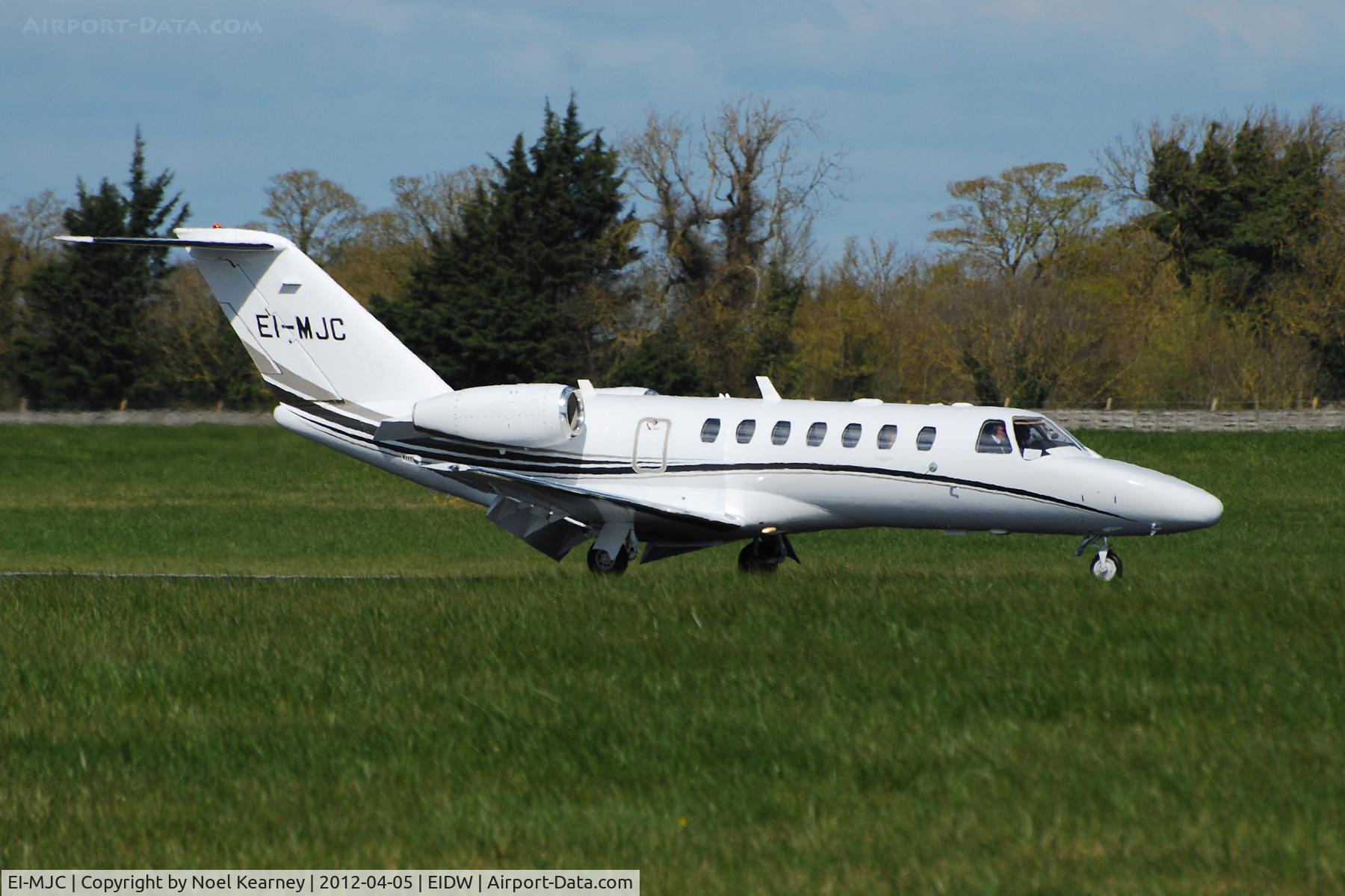 EI-MJC, 2008 Cessna 525B CitationJet CJ3 C/N 525B-0266, Departing off Rwy 10 at Dublin Airport.