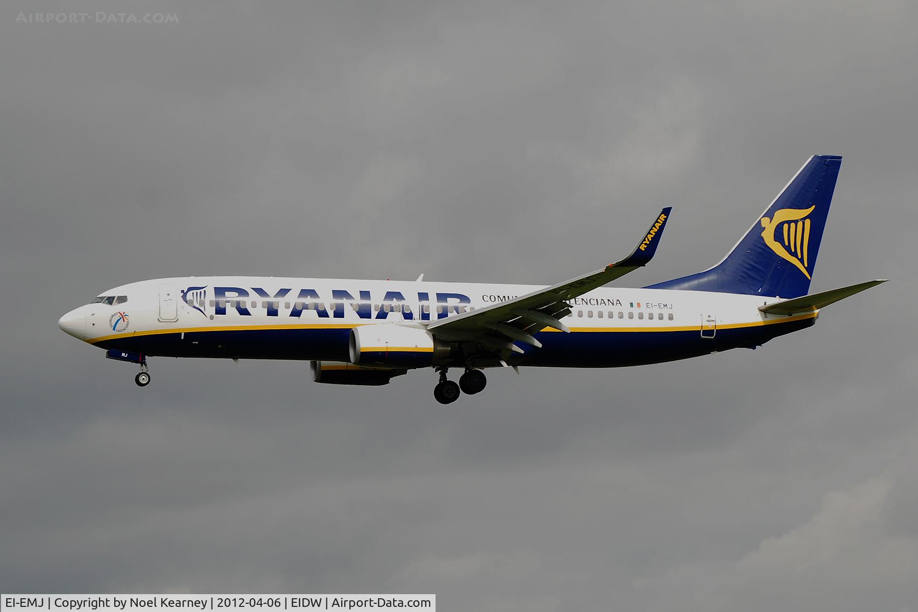 EI-EMJ, 2010 Boeing 737-8AS C/N 34975, Landing Rwy 28 at Dublin Airport.