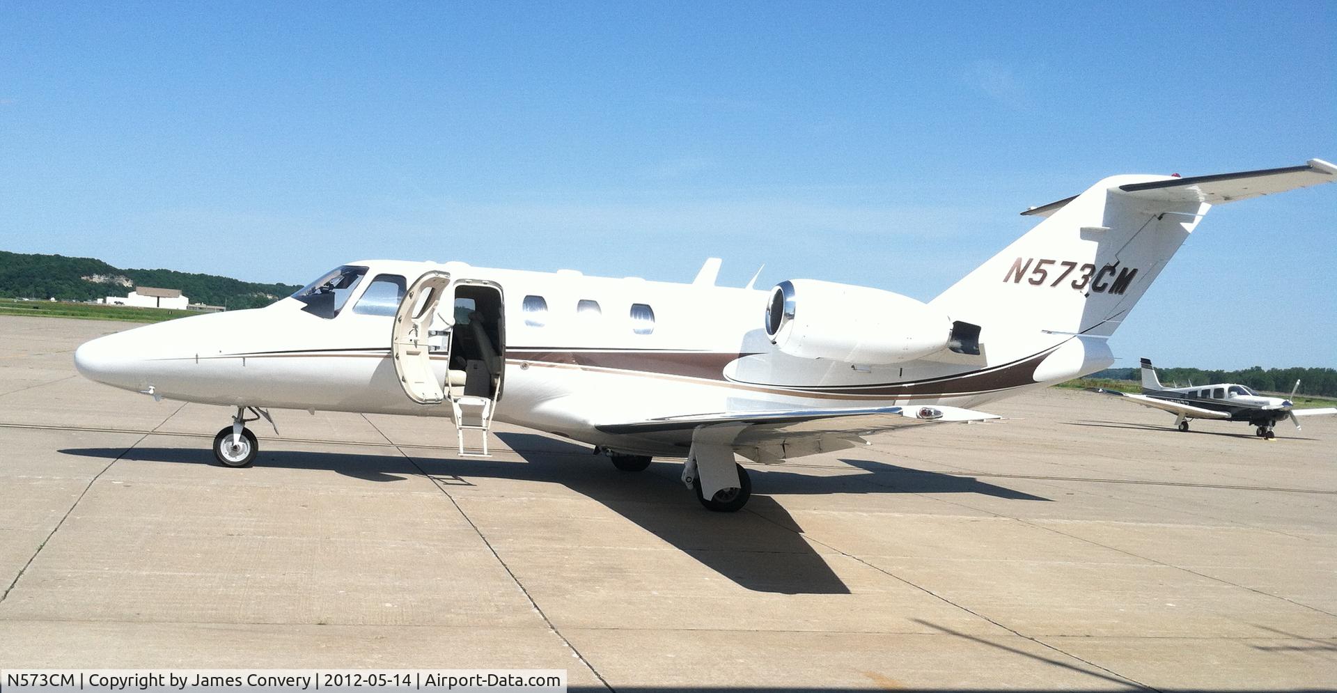 N573CM, 1999 Cessna 525 CitationJet CJ1 C/N 525-0352, Leaving for New York