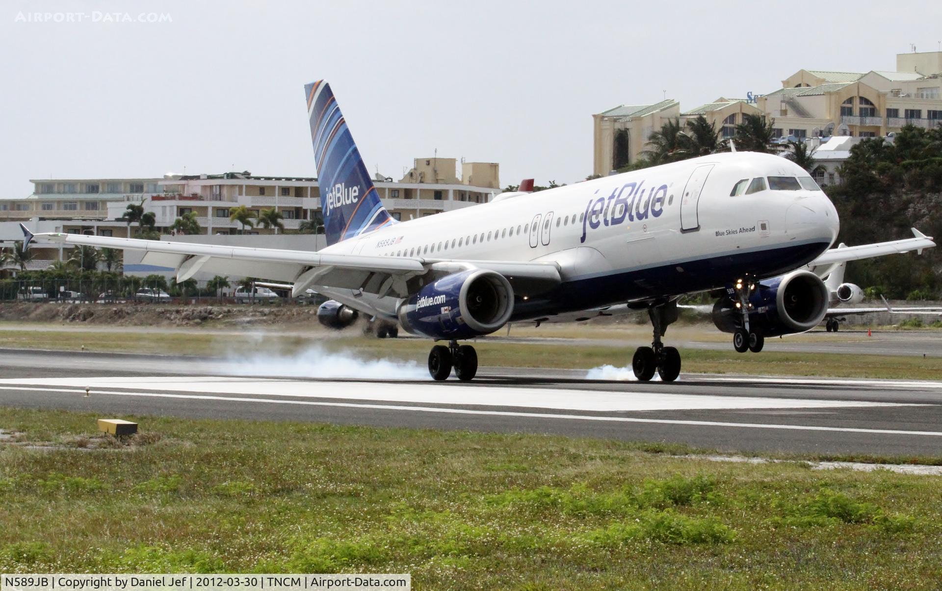 N589JB, 2004 Airbus A320-232 C/N 2215, N589JB
