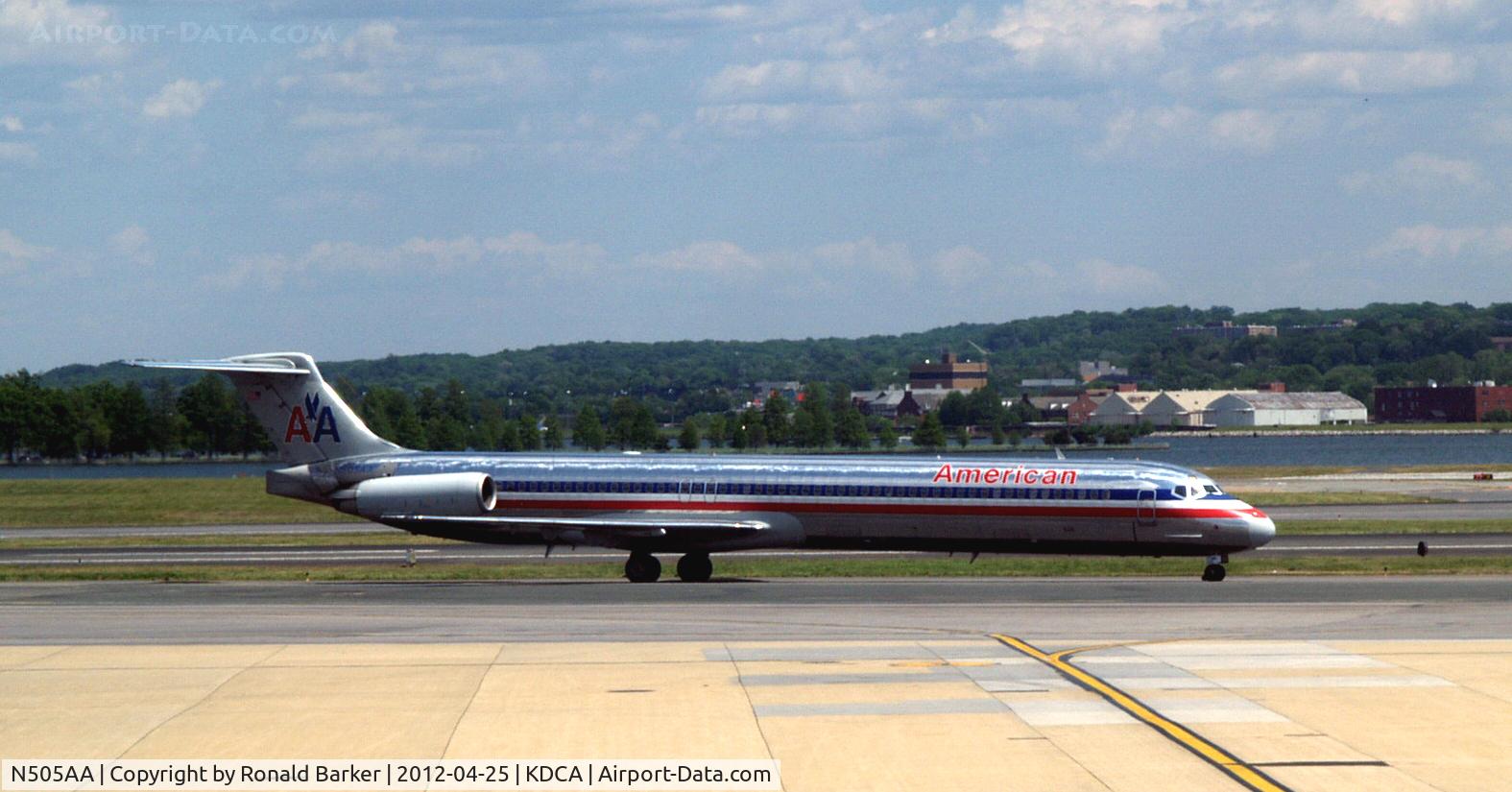 N505AA, 1989 McDonnell Douglas MD-82 (DC-9-82) C/N 49799, DCA, VA