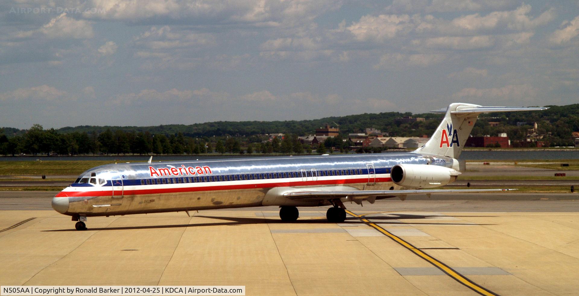 N505AA, 1989 McDonnell Douglas MD-82 (DC-9-82) C/N 49799, DCA, VA