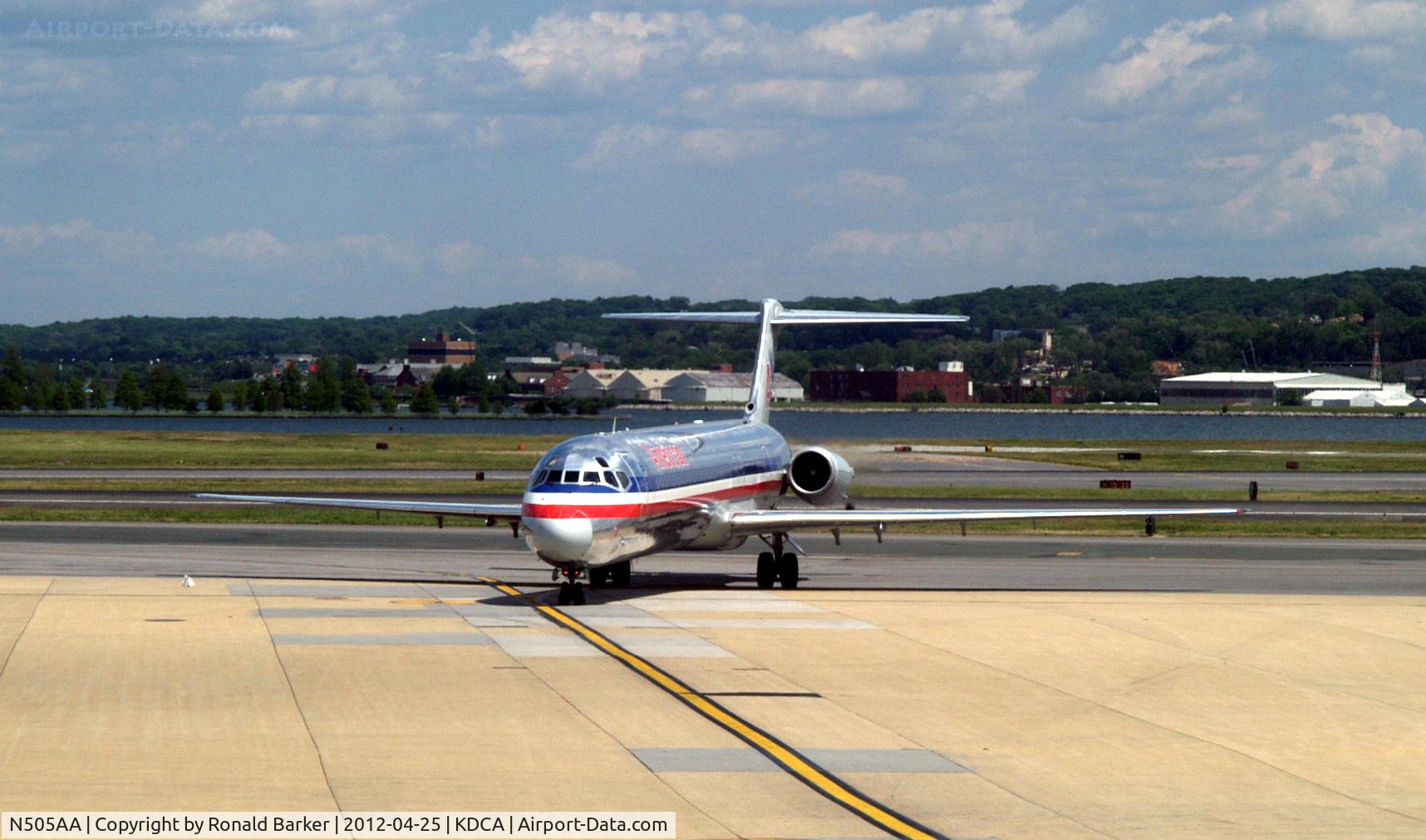 N505AA, 1989 McDonnell Douglas MD-82 (DC-9-82) C/N 49799, DCA, VA