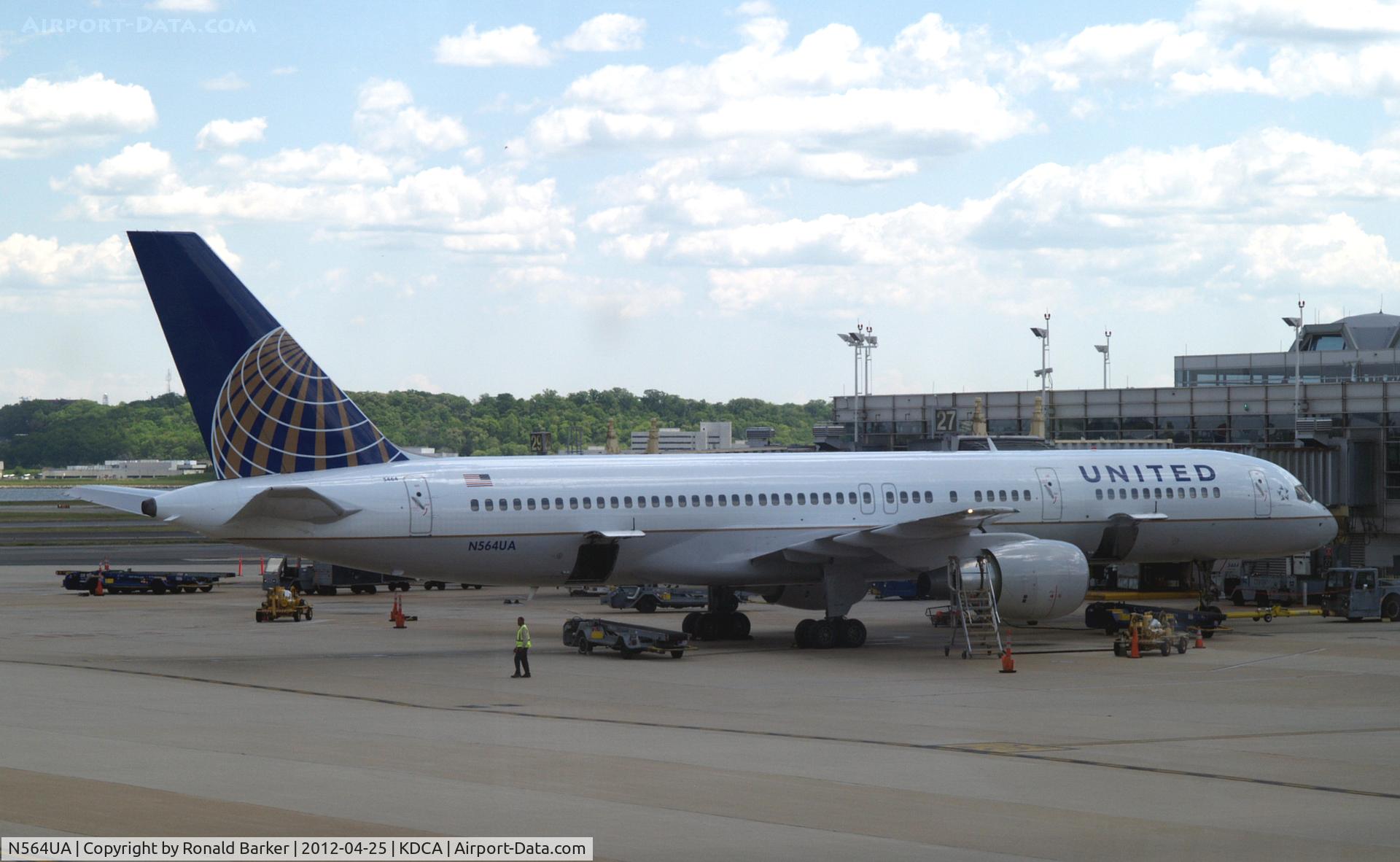 N564UA, 1992 Boeing 757-222 C/N 26666, DCA, VA