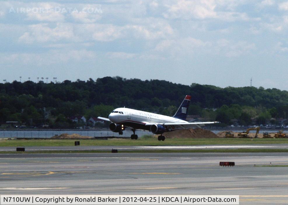 N710UW, 1999 Airbus A319-112 C/N 1019, Landing DCA