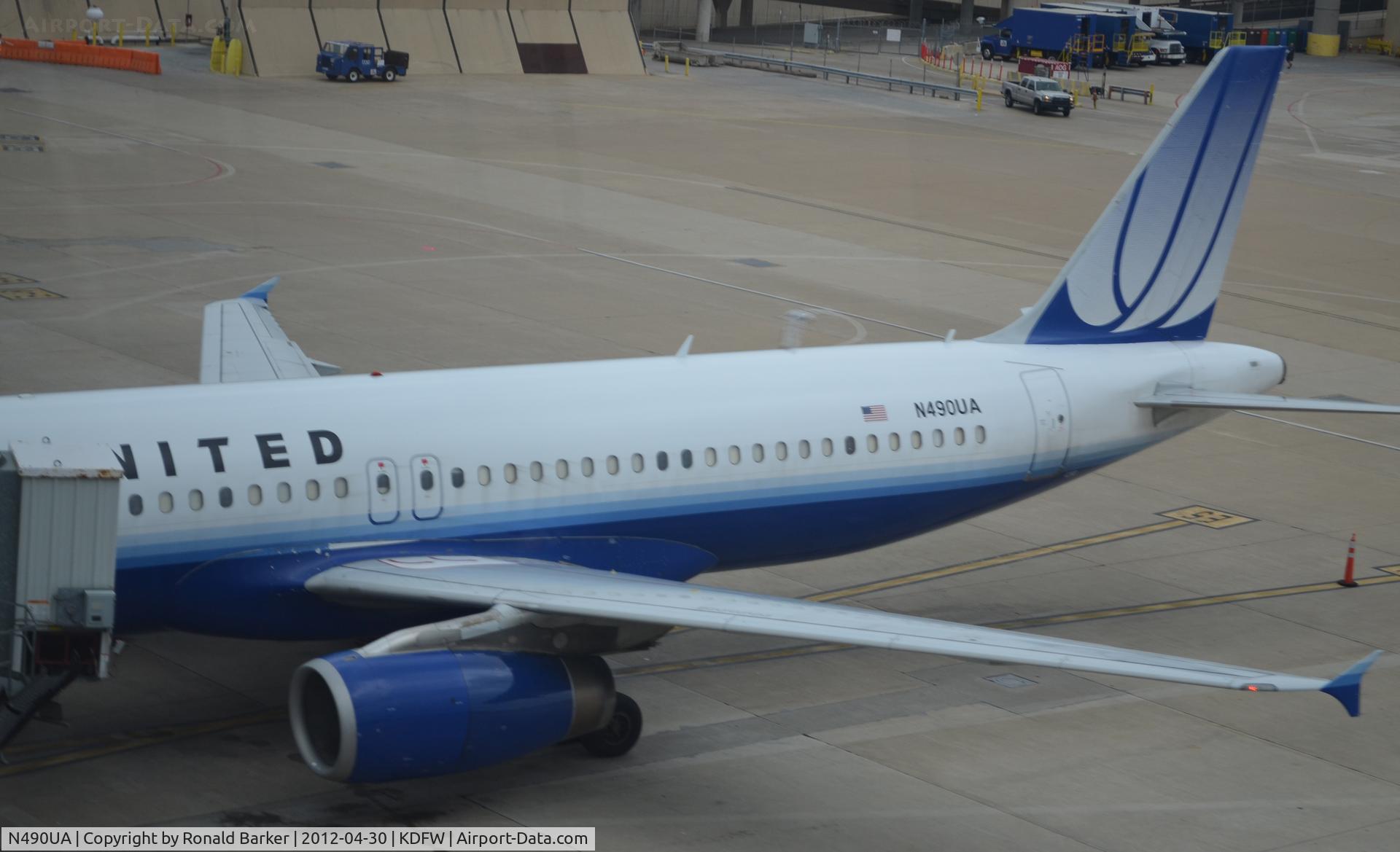 N490UA, 2002 Airbus A320-232 C/N 1728, DFW, TX