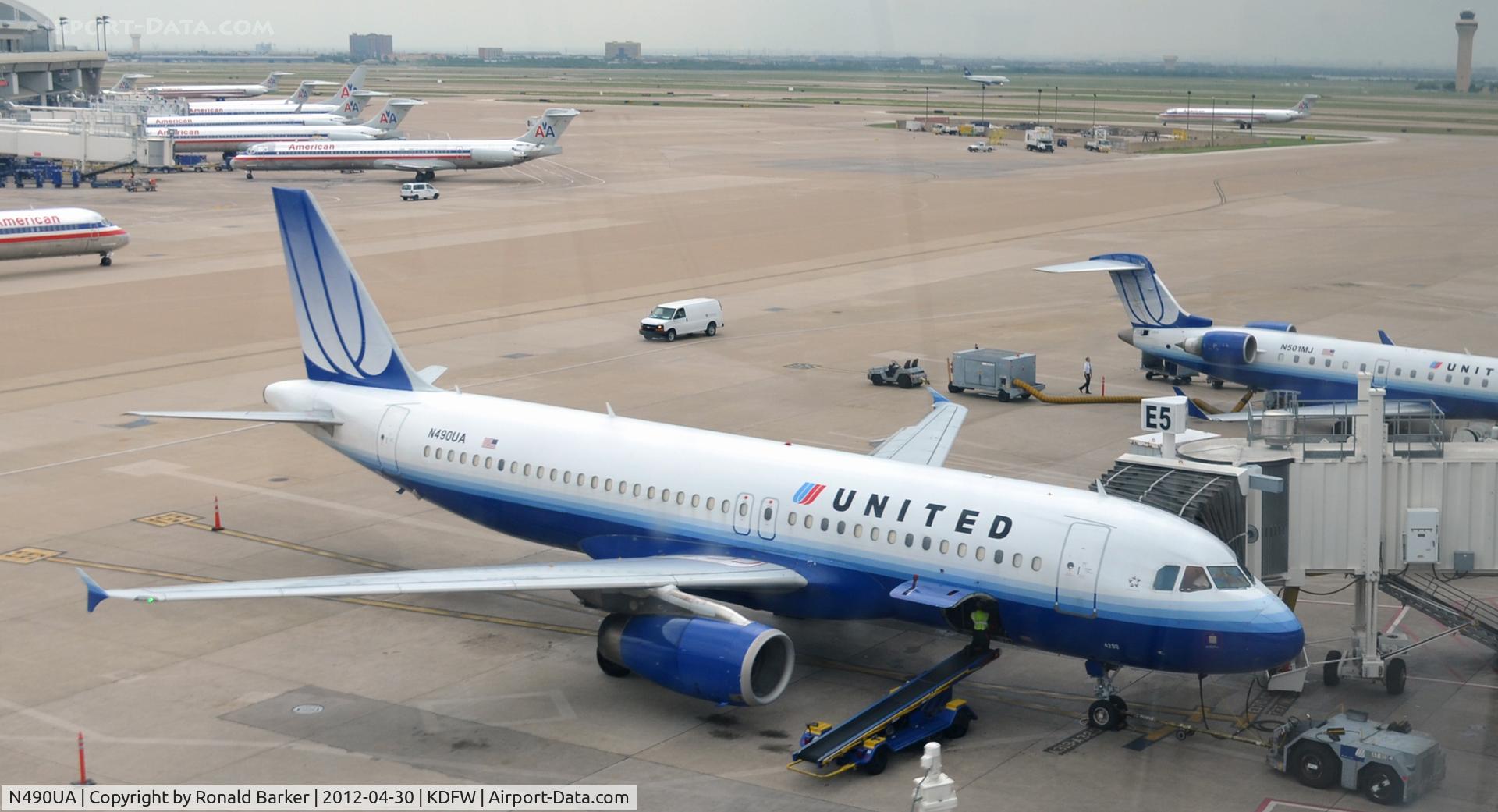 N490UA, 2002 Airbus A320-232 C/N 1728, DFW, TX