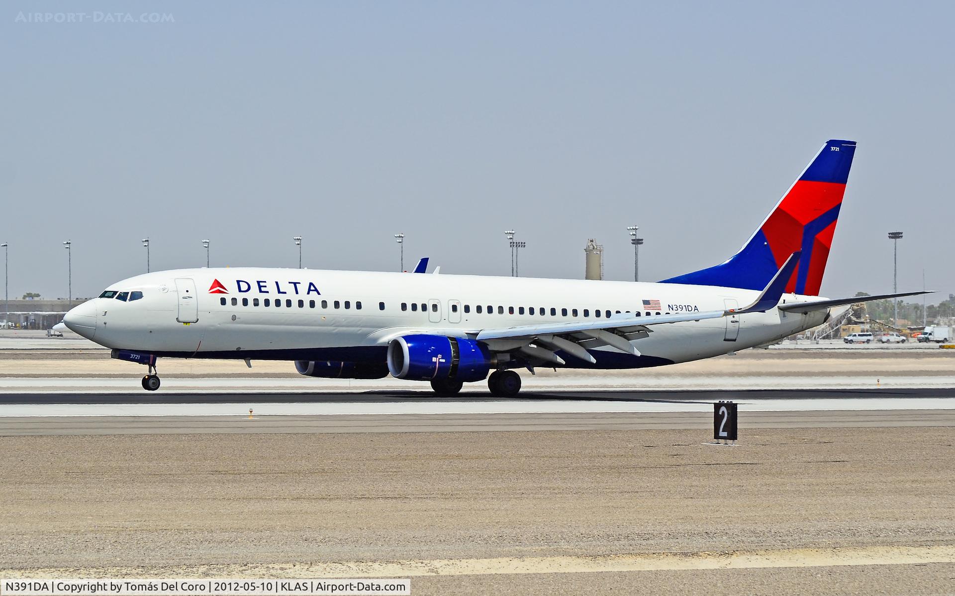 N391DA, 2000 Boeing 737-832 C/N 30560, N391DA Delta Airlines 2000 Boeing 737-832 C/N 30560

- Las Vegas - McCarran International (LAS / KLAS)
USA - Nevada, May 10, 2012
Photo: Tomás Del Coro