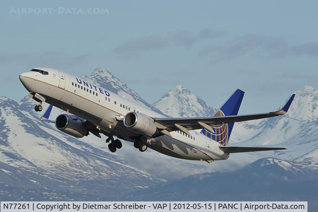 N77261, 2001 Boeing 737-824 C/N 31582, United Boeing 737-800