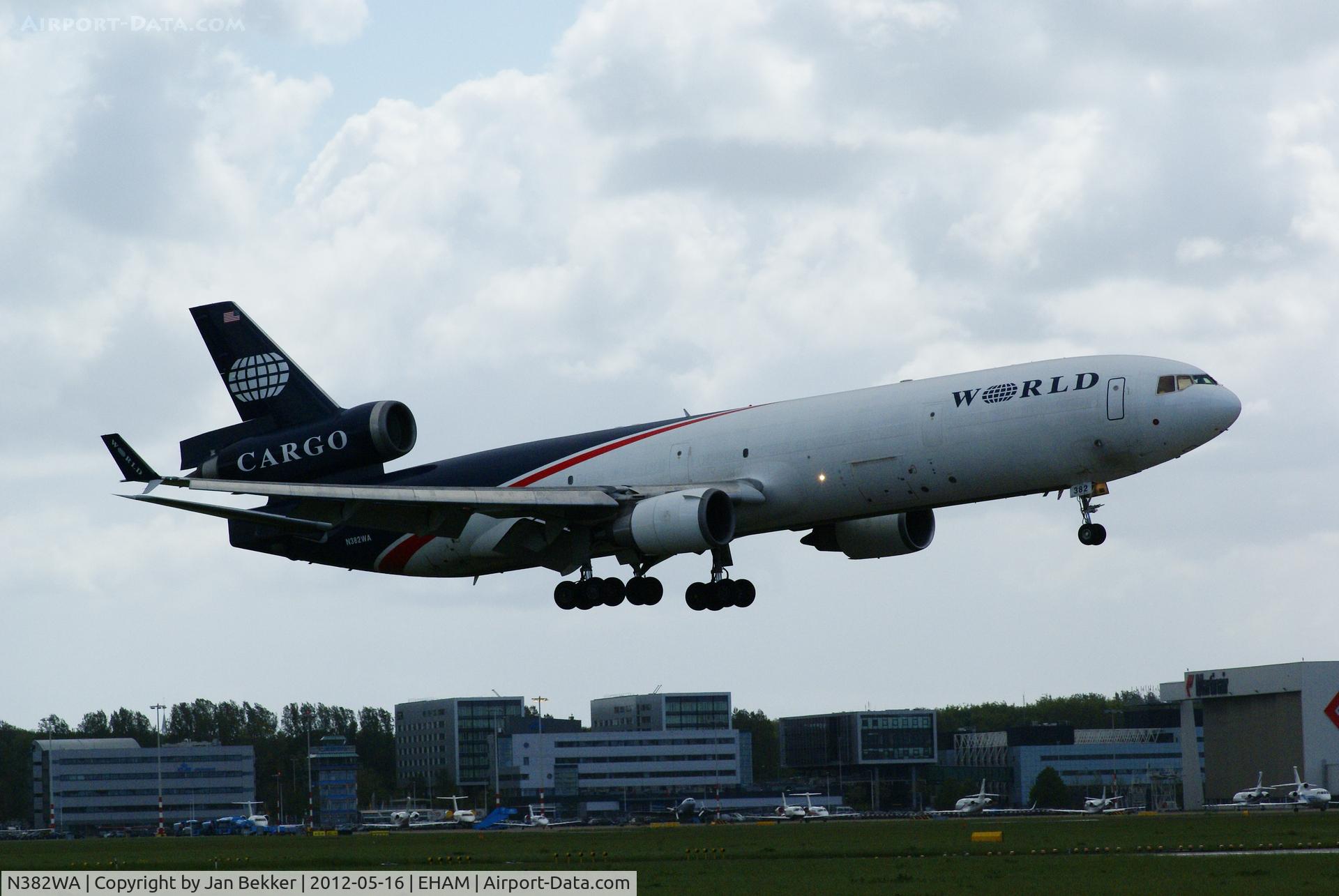 N382WA, 1990 McDonnell Douglas MD-11/F C/N 48411, Just before landing on the 