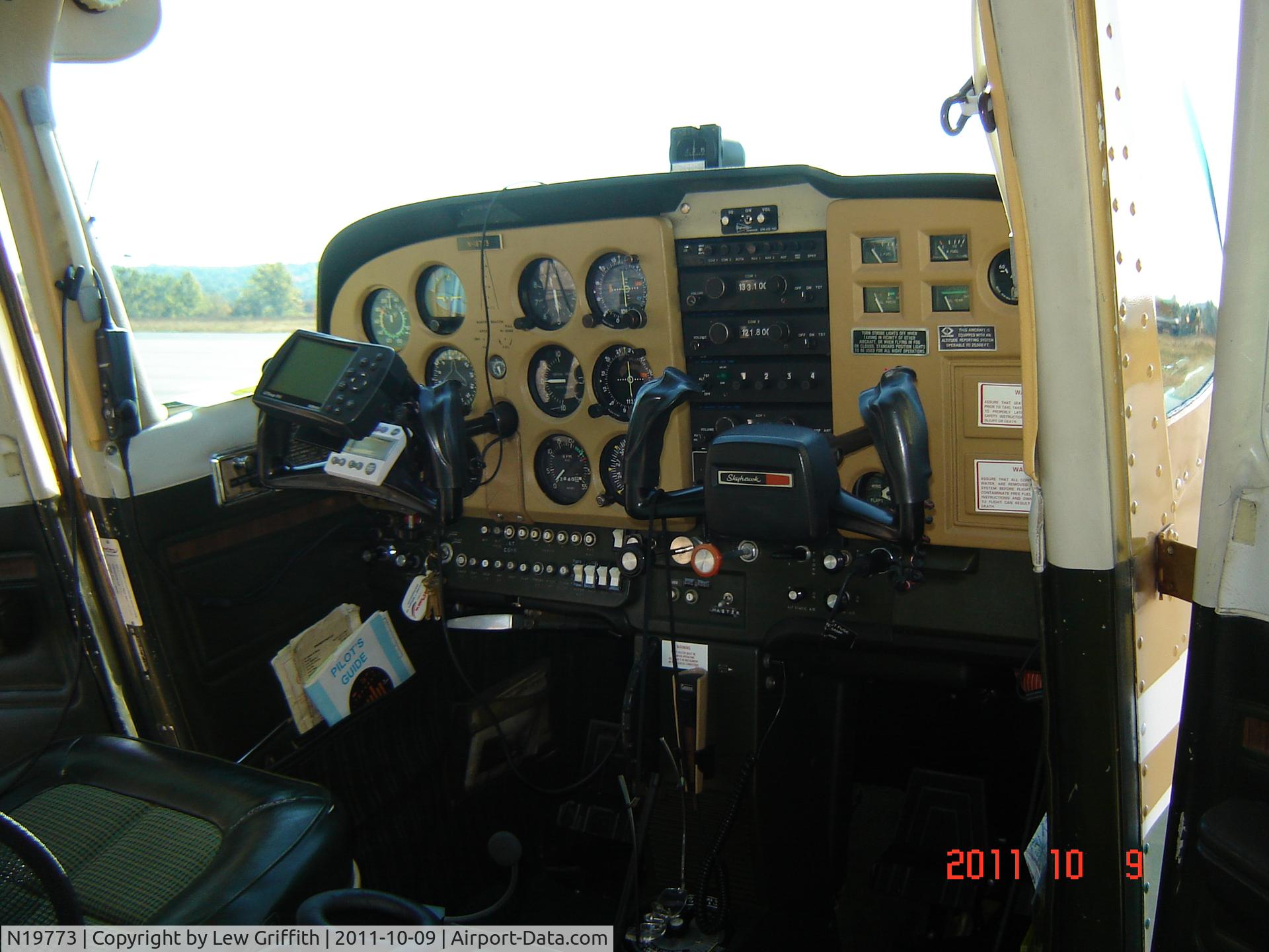 N19773, 1972 Cessna 172L C/N 17260740, N19773, 09/2011