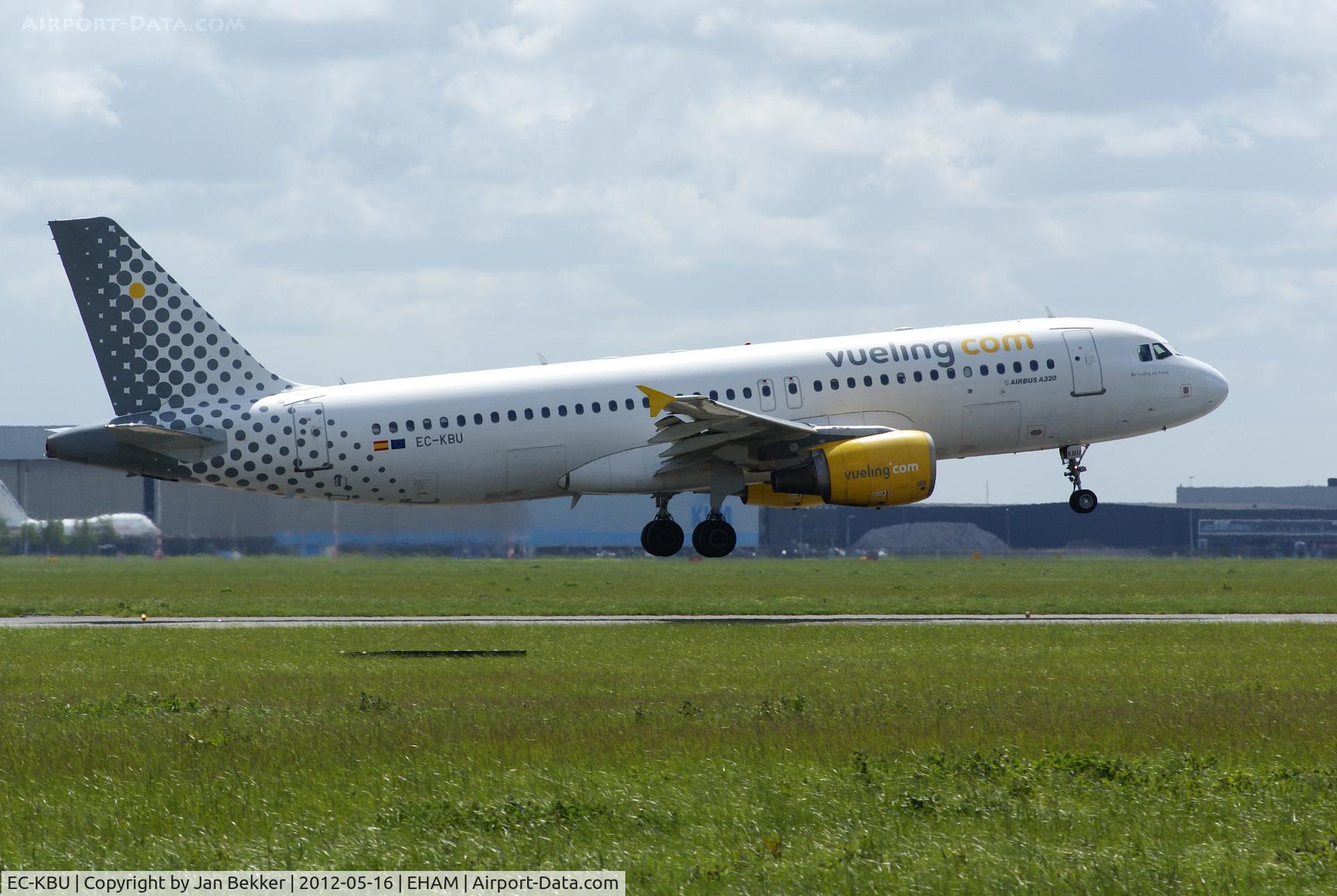 EC-KBU, 2001 Airbus A320-214 C/N 1413, Just before touch down on the 