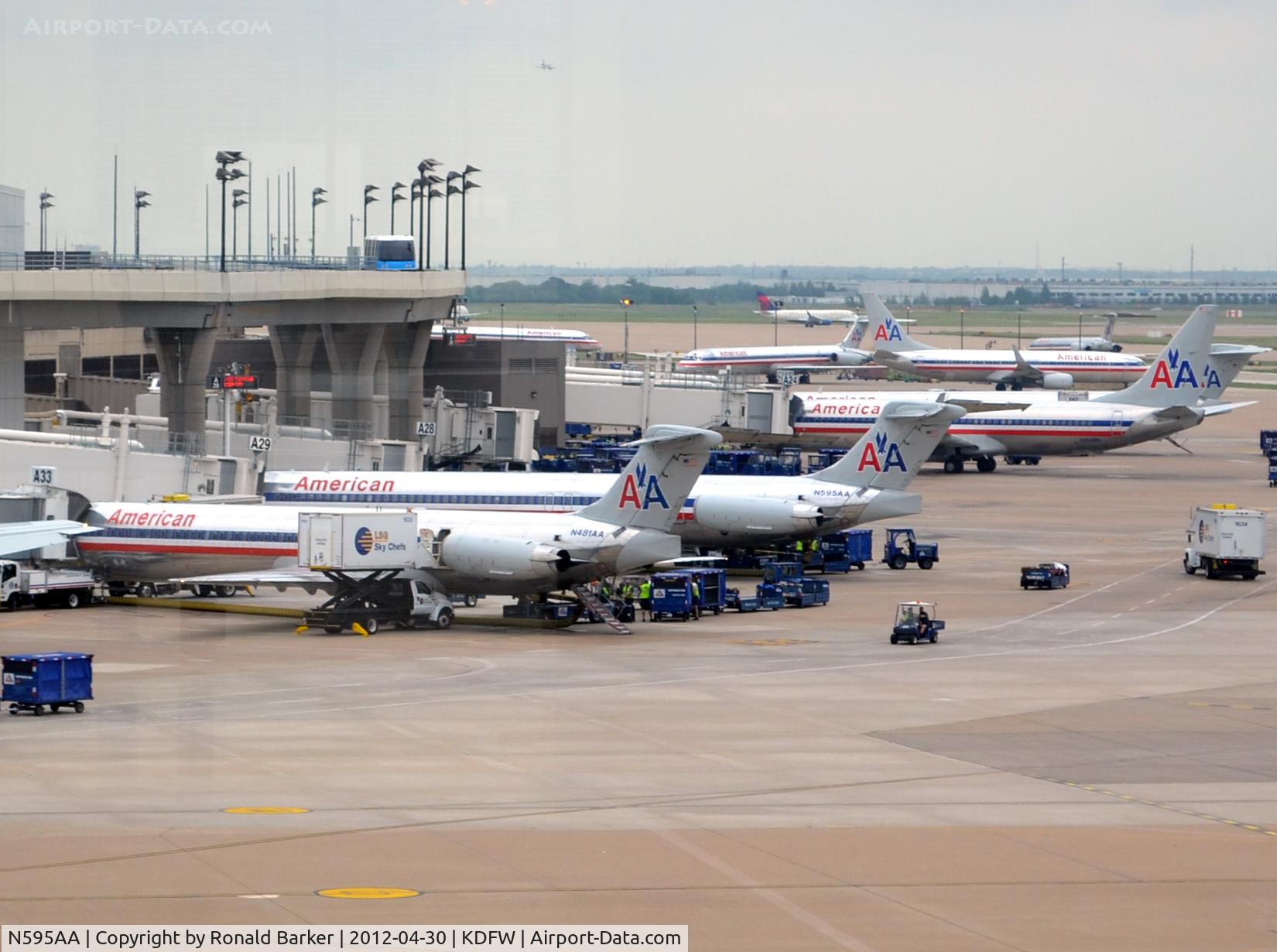 N595AA, 1992 McDonnell Douglas MD-83 (DC-9-83) C/N 53285, DFW, TX