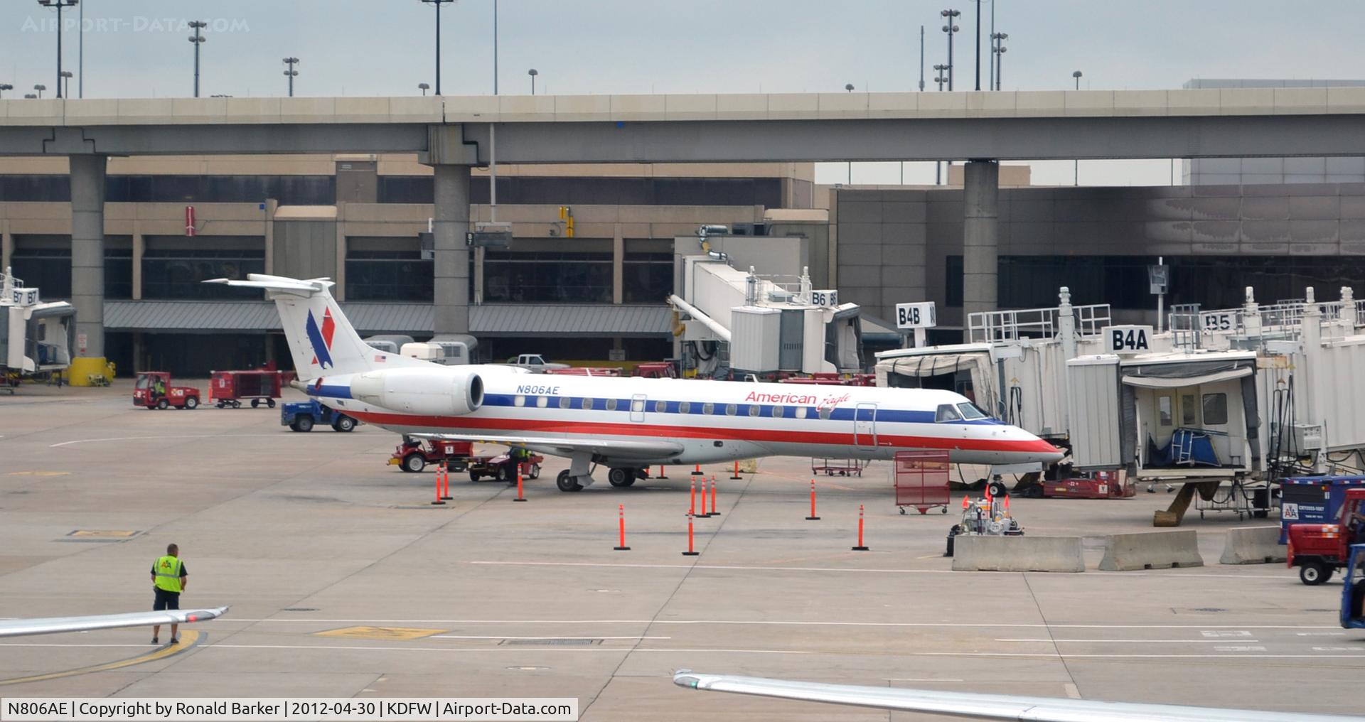 N806AE, 2001 Embraer ERJ-140LR (EMB-135KL) C/N 145503, DFW, TX