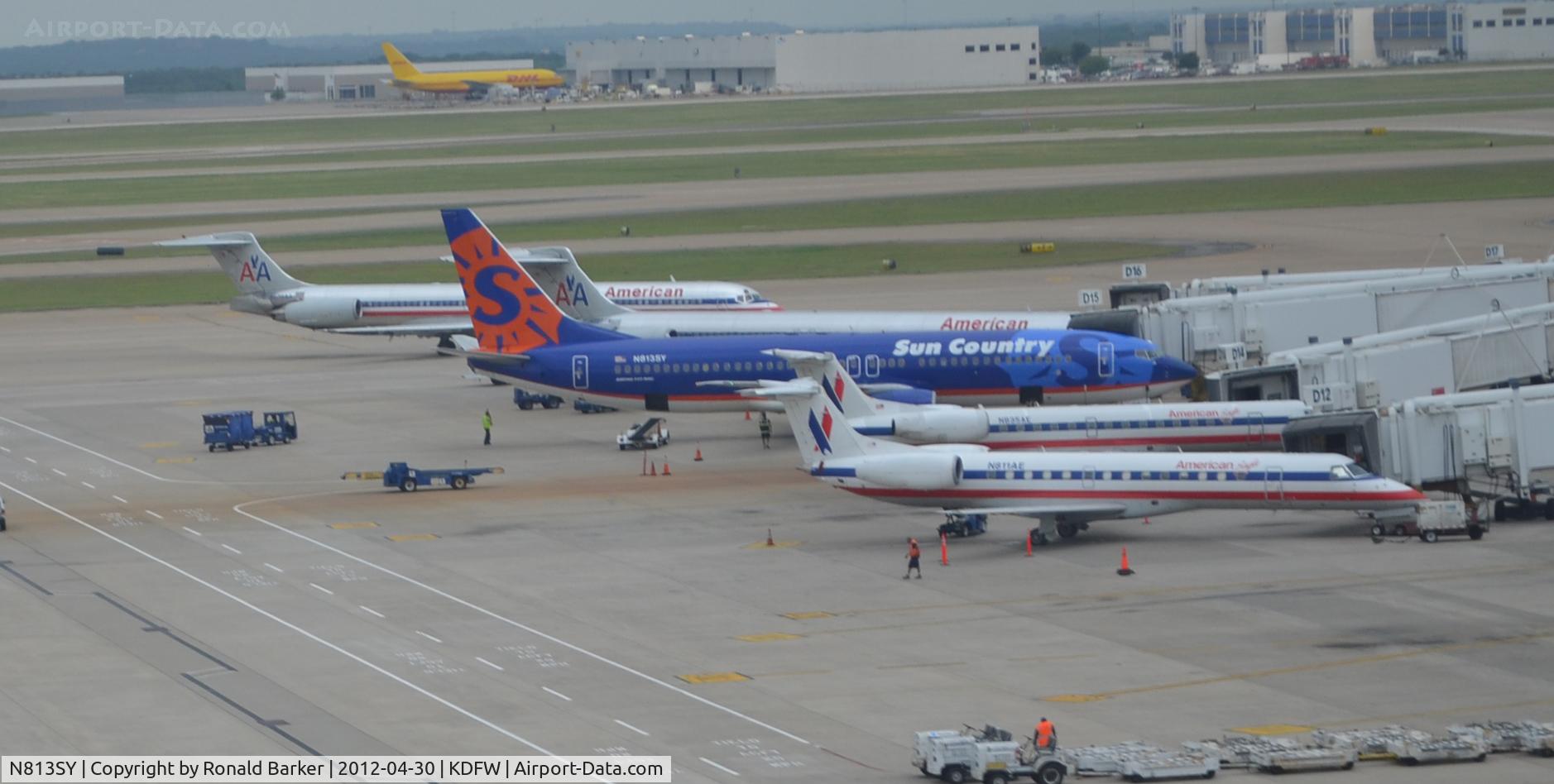 N813SY, 2001 Boeing 737-8Q8 C/N 28237, DFW, TX