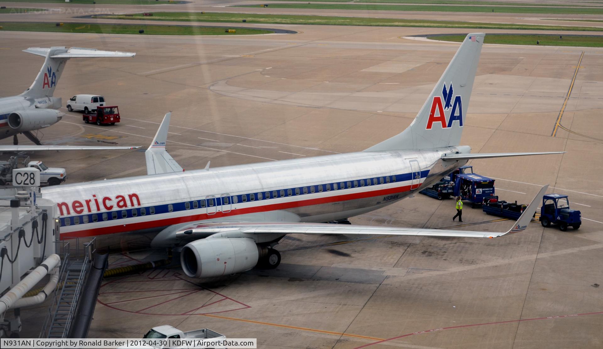 N931AN, 2000 Boeing 737-823 C/N 30079, DFW, TX