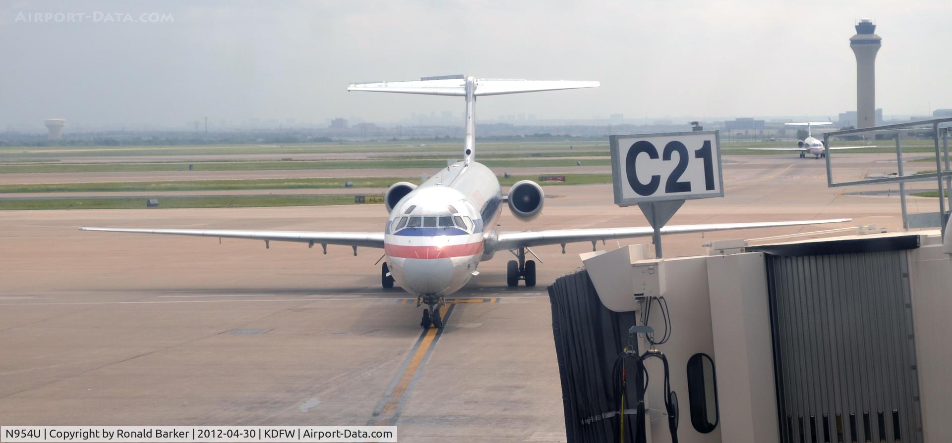 N954U, 1987 McDonnell Douglas MD-82 (DC-9-82) C/N 49426, DFW to COS