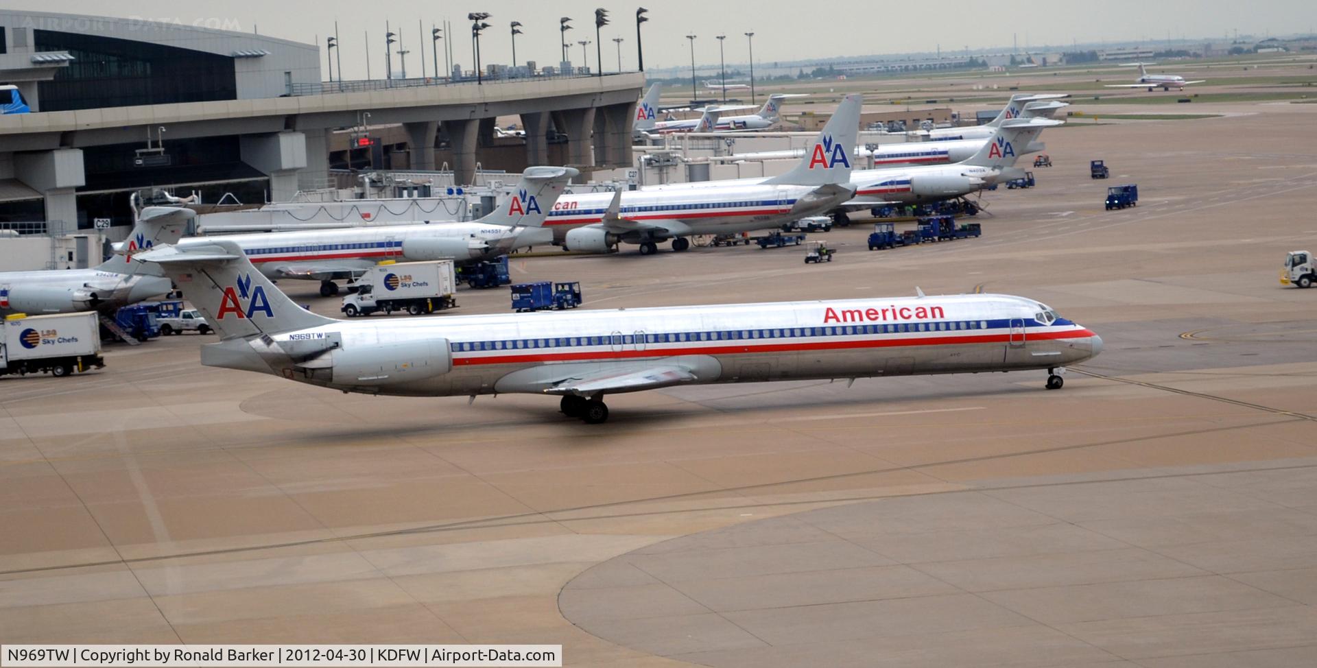 N969TW, 1999 McDonnell Douglas MD-83 (DC-9-83) C/N 53619, DFW, TX