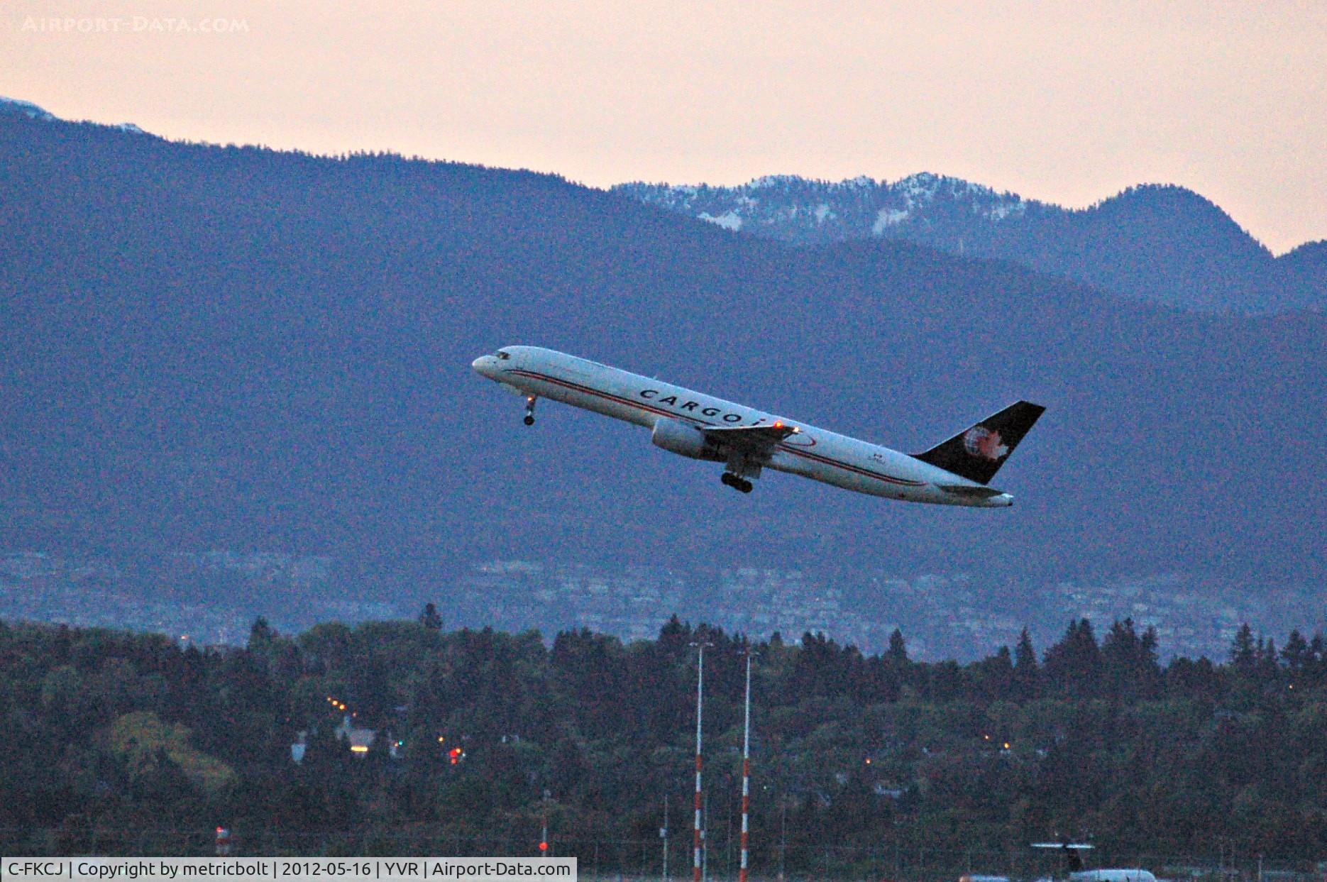 C-FKCJ, 1990 Boeing 757-236 C/N 24792, Evening departure from YVR