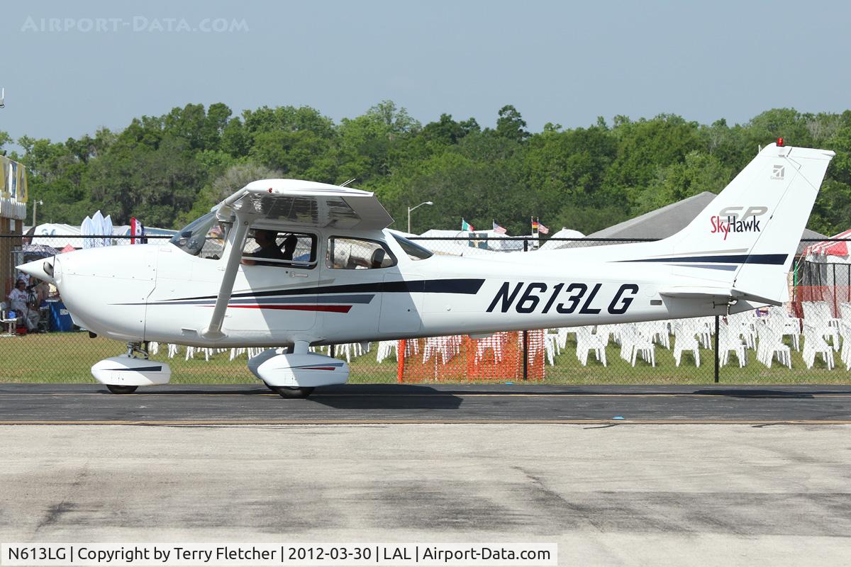 N613LG, 2002 Cessna 172S C/N 172S9252, At 2012 Sun N Fun