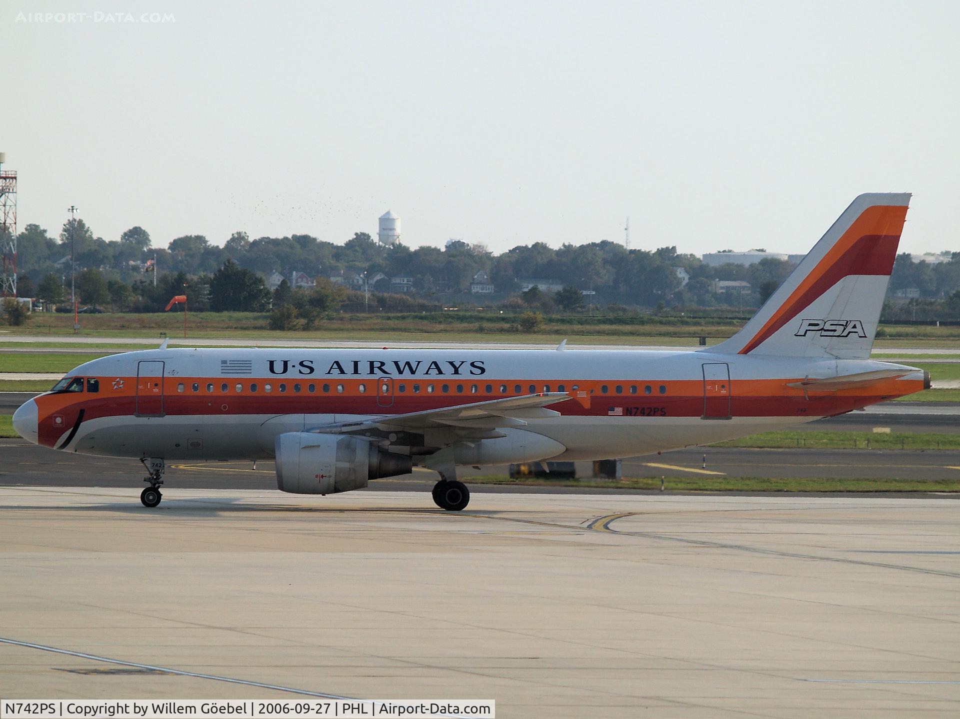 N742PS, 2000 Airbus A319-112 C/N 1275, Taxi to the runway
