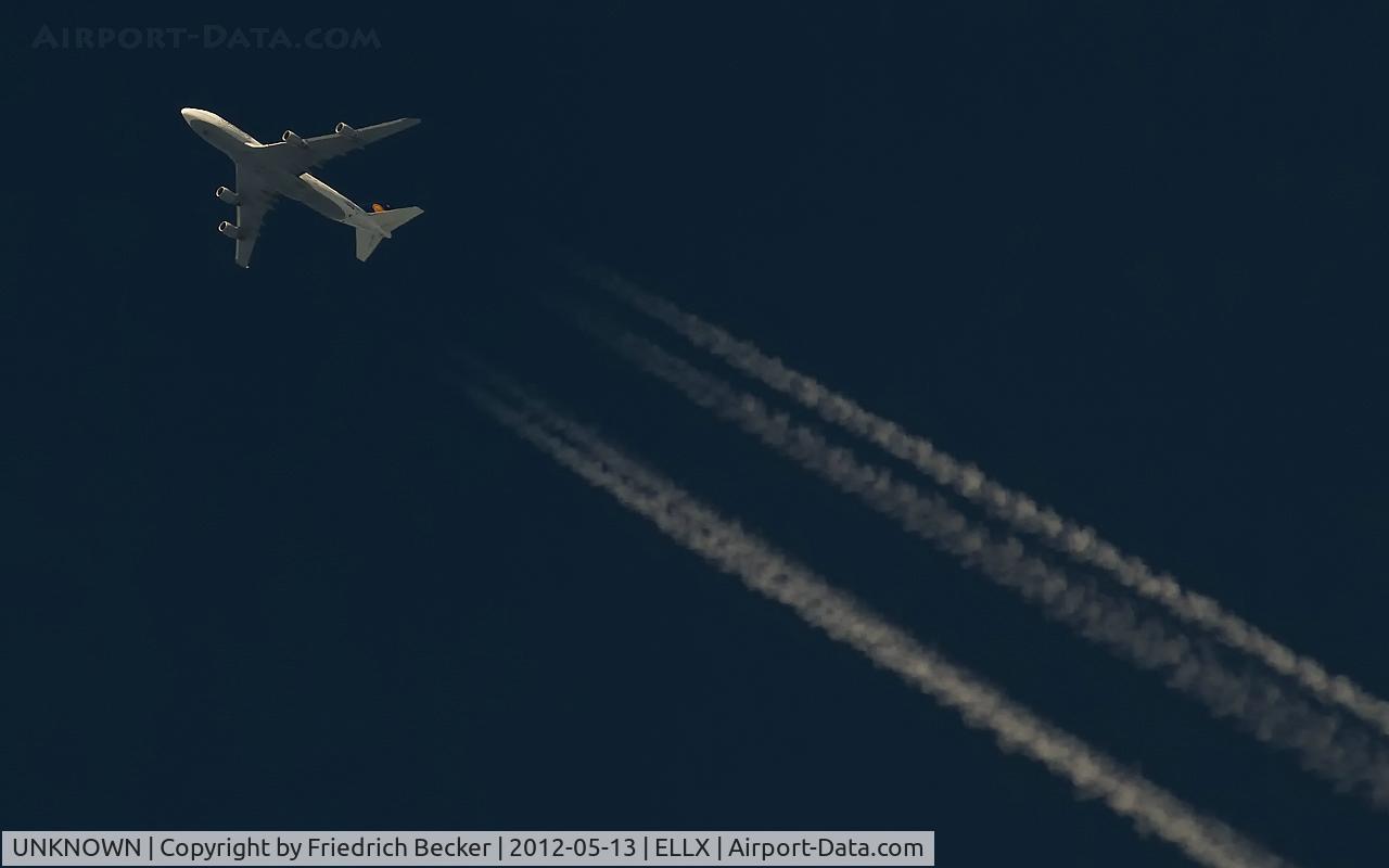 UNKNOWN, Contrails Various C/N Unknown, Lufthansa B747-400 cruising westbound