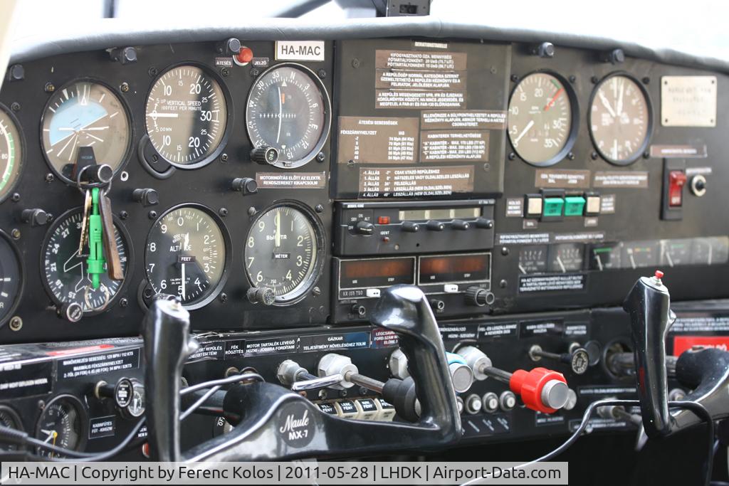 HA-MAC, Maule MX-7-235 Star Rocket C/N 10070C, Cockpit