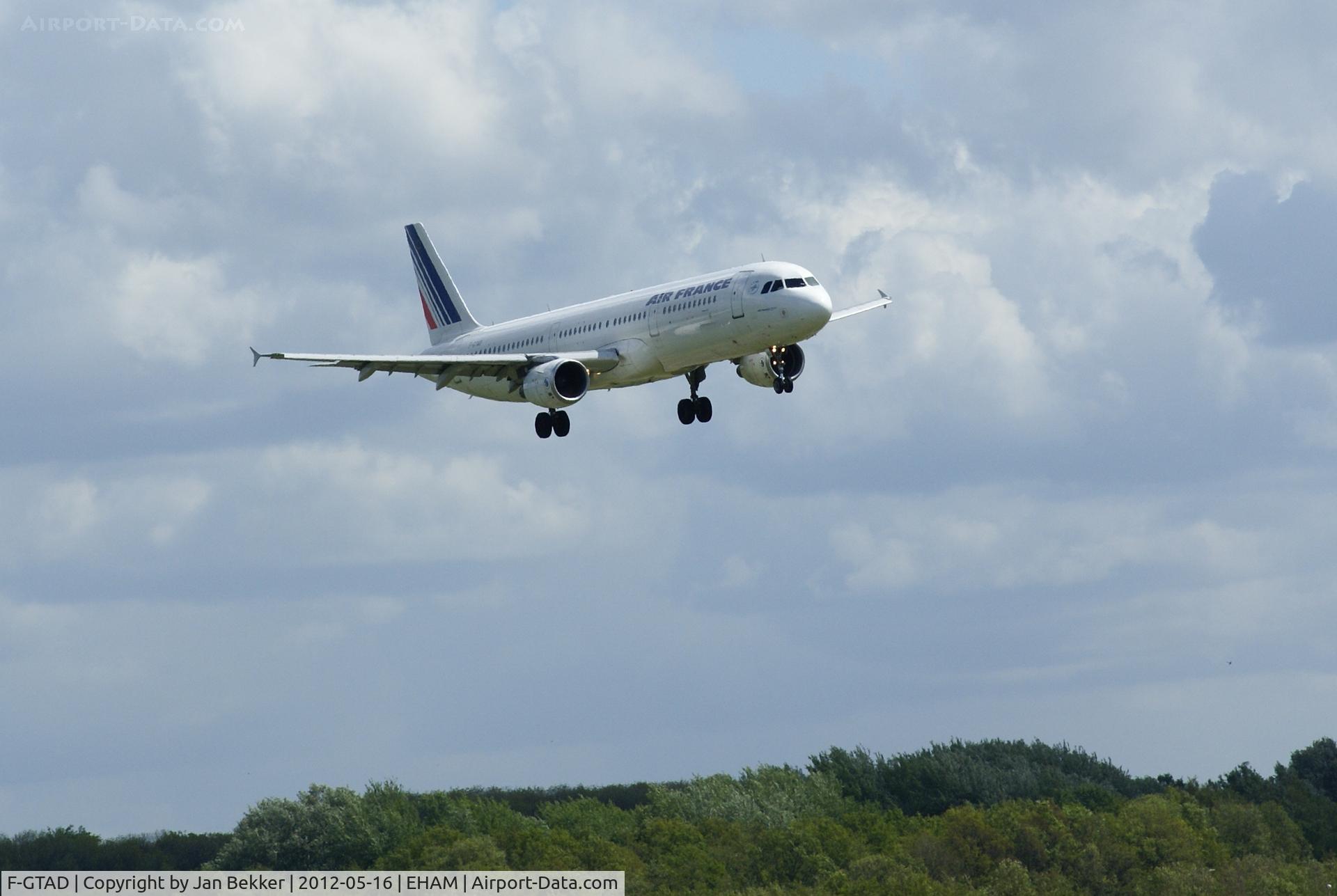 F-GTAD, 1998 Airbus A321-211 C/N 0777, Just before landing on the 