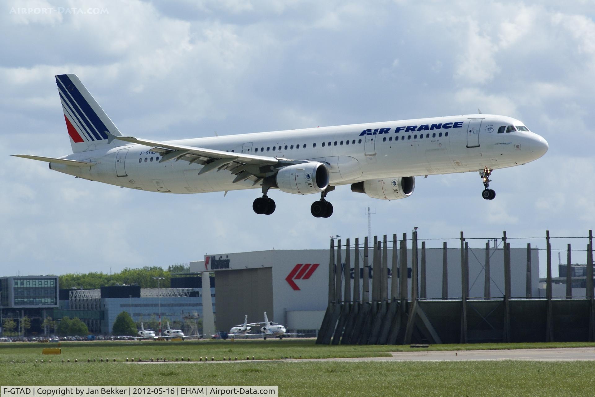 F-GTAD, 1998 Airbus A321-211 C/N 0777, Just before touchdown on the 