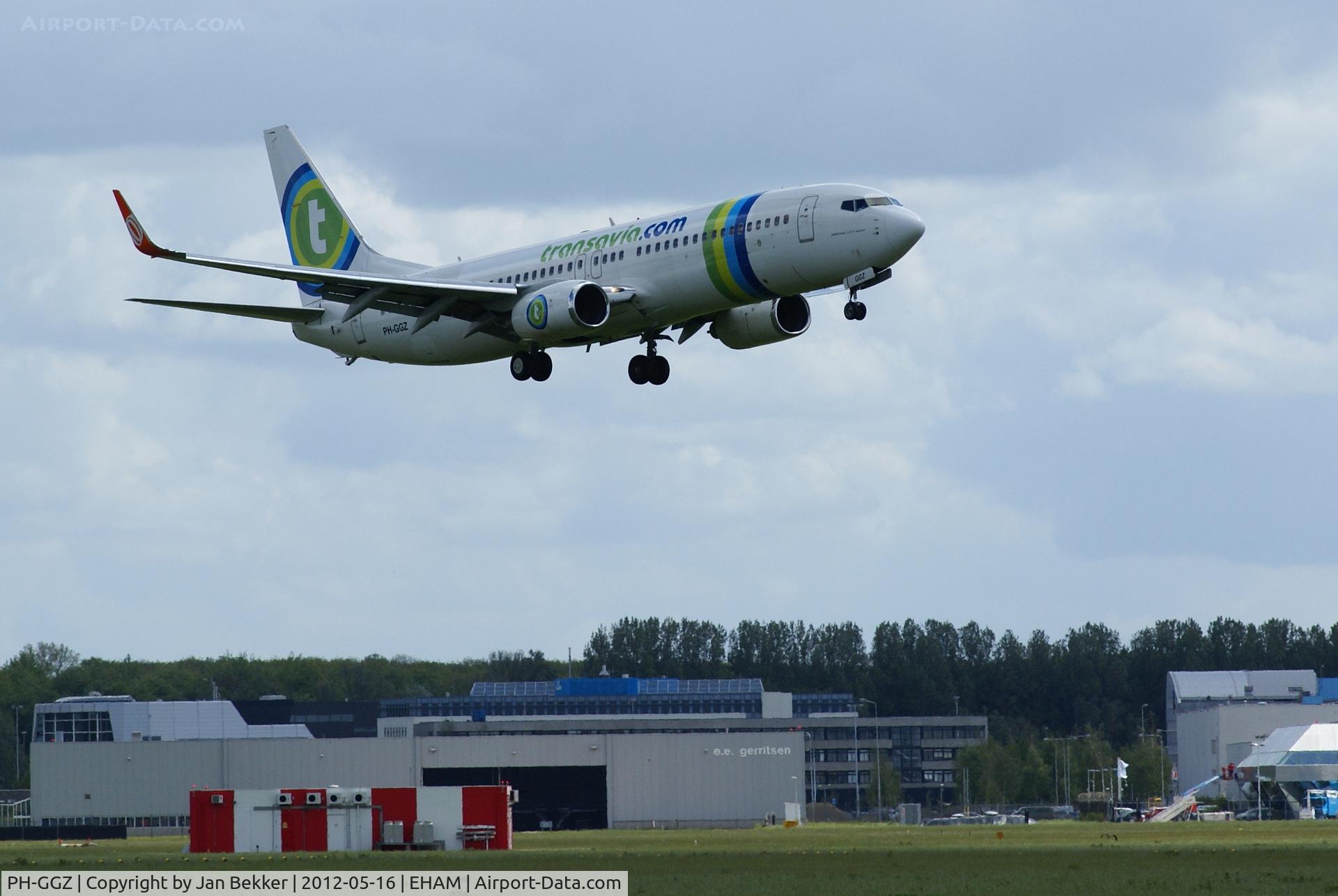 PH-GGZ, 2010 Boeing 737-8EH C/N 37600, Just before landing on the 