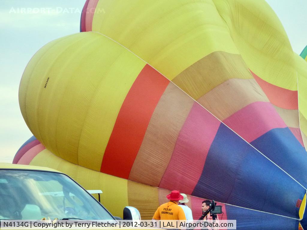 N4134G, 1991 Cameron Balloons Us V-77 C/N 5729, The wind was too strong to allow the full inflation and mass take-off of the balloons at 2012 Sun n Fun