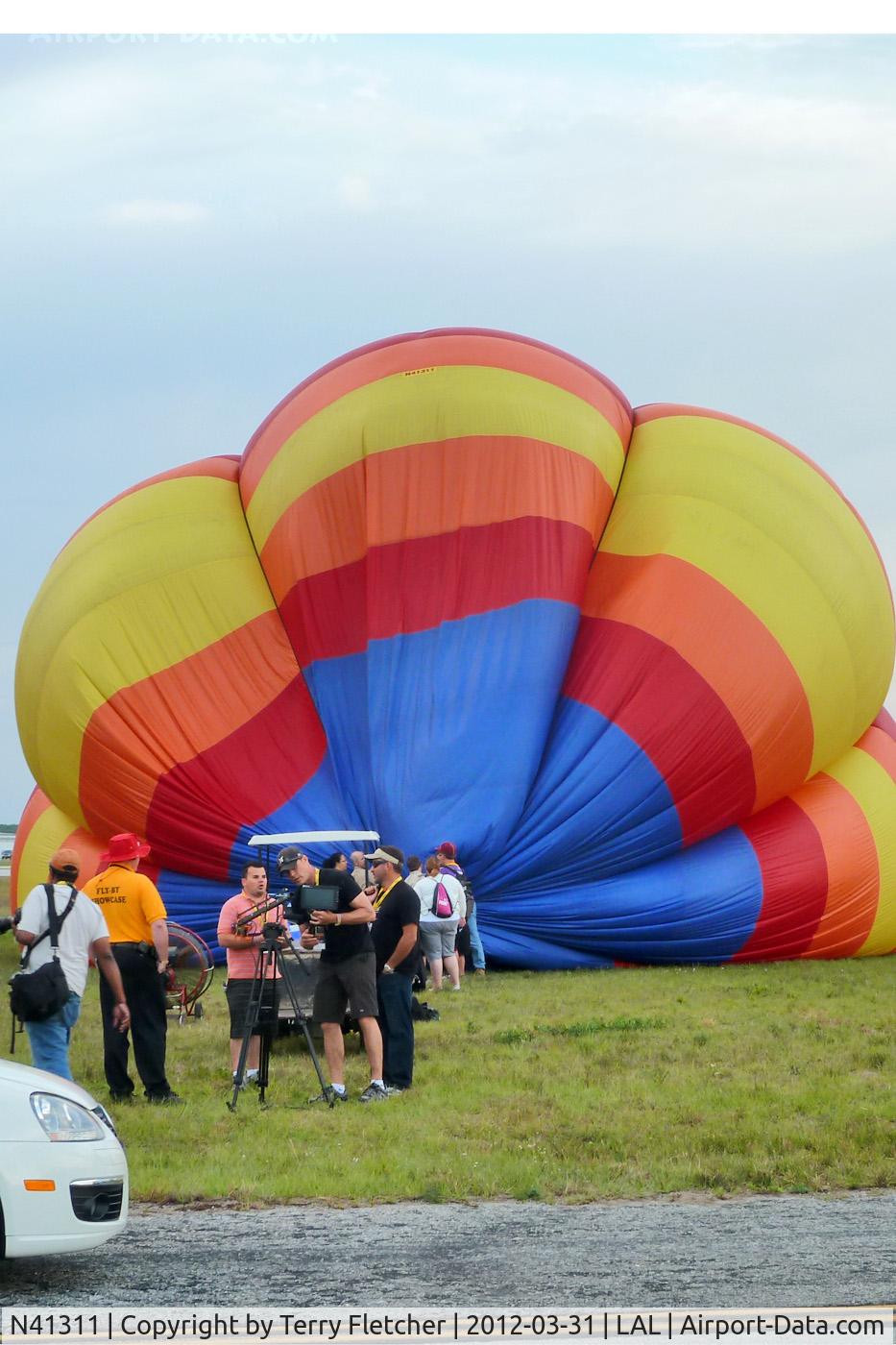 N41311, 1991 Cameron Balloons Us V-90 C/N 5693, The wind was too strong to allow the full inflation and mass take-off of the balloons at 2012 Sun n Fun