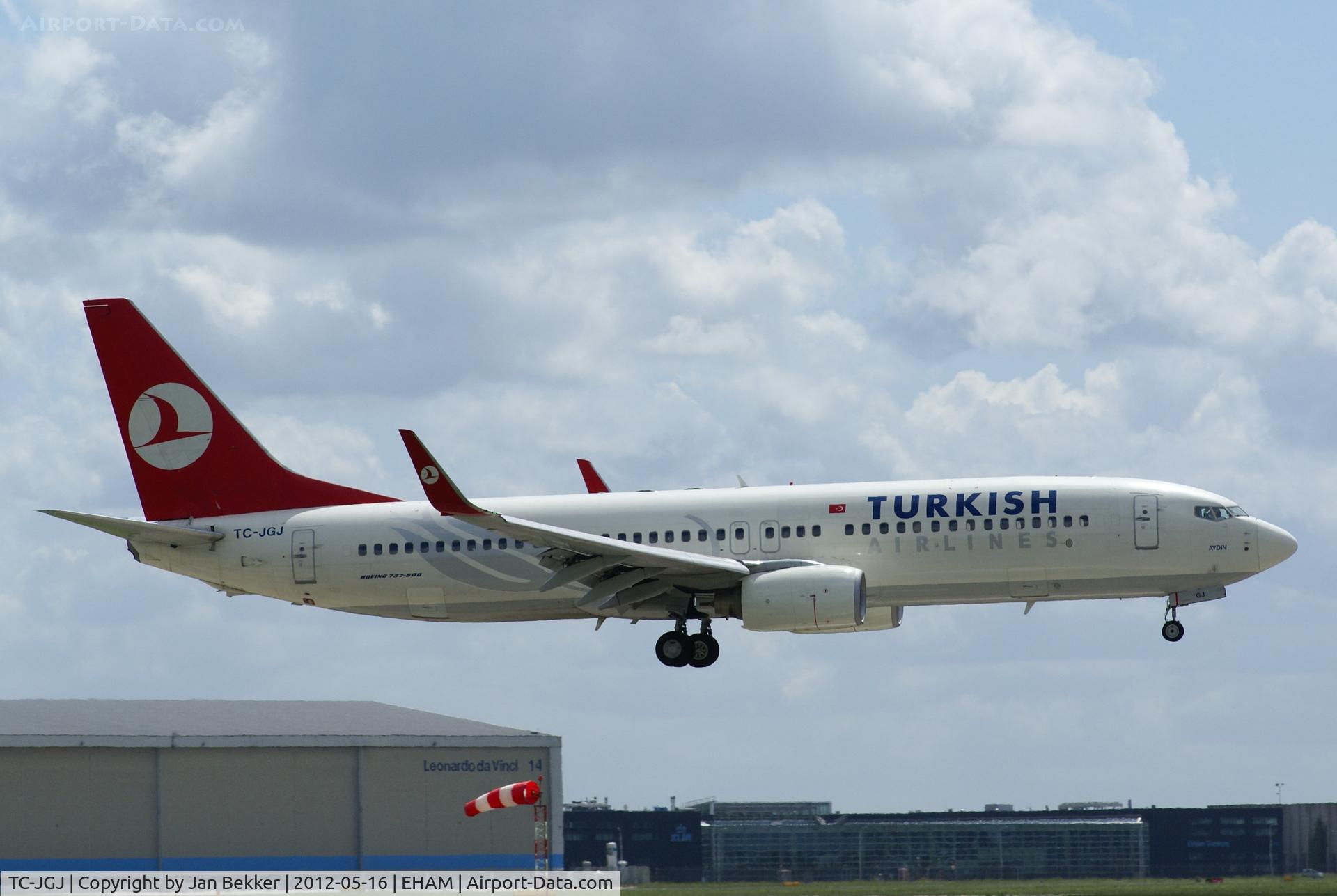 TC-JGJ, 2006 Boeing 737-8F2 C/N 34408, Just before landing on the 