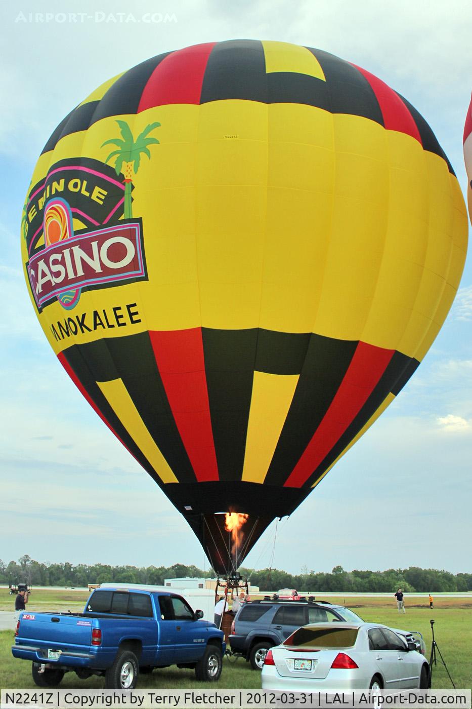 N2241Z, Cameron Balloons Z-90 C/N 6568, The wind was too strong to allow the full inflation and mass take-off of the balloons at 2012 Sun n Fun