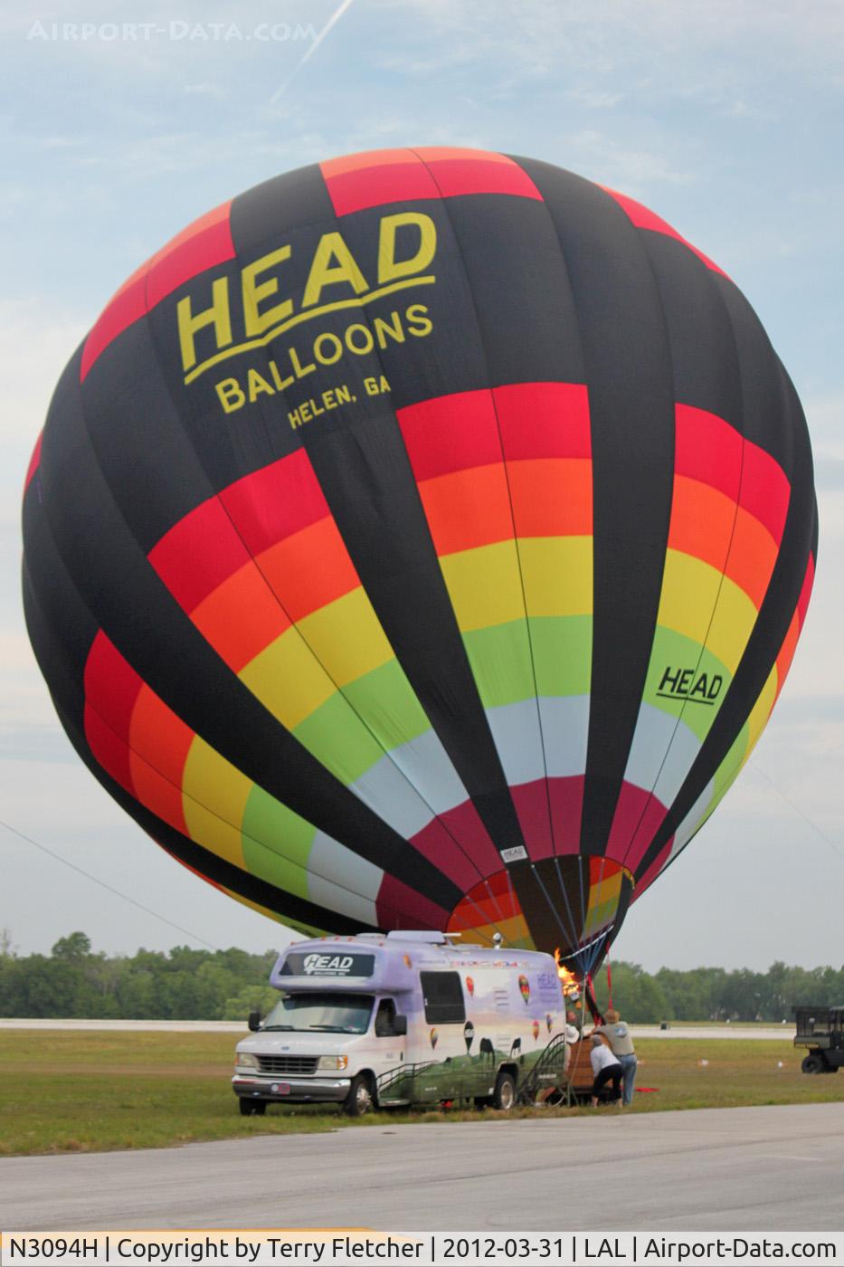 N3094H, 2002 Head Balloons AX7-77 C/N 310, The wind was too strong to allow the full inflation and mass take-off of the balloons at 2012 Sun n Fun