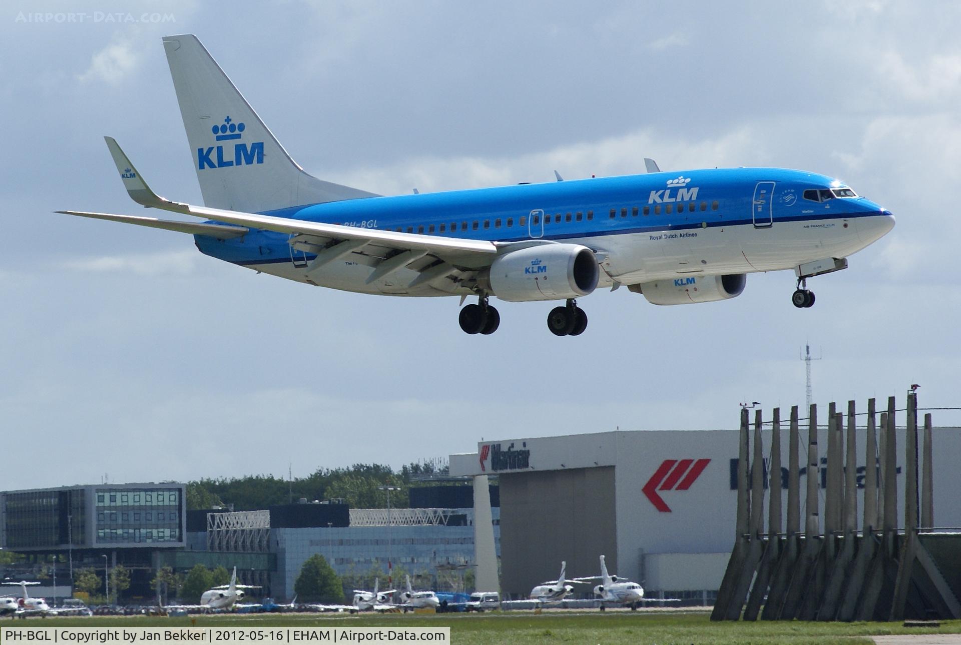 PH-BGL, 2010 Boeing 737-7K2 C/N 30369, Just before landing on the 